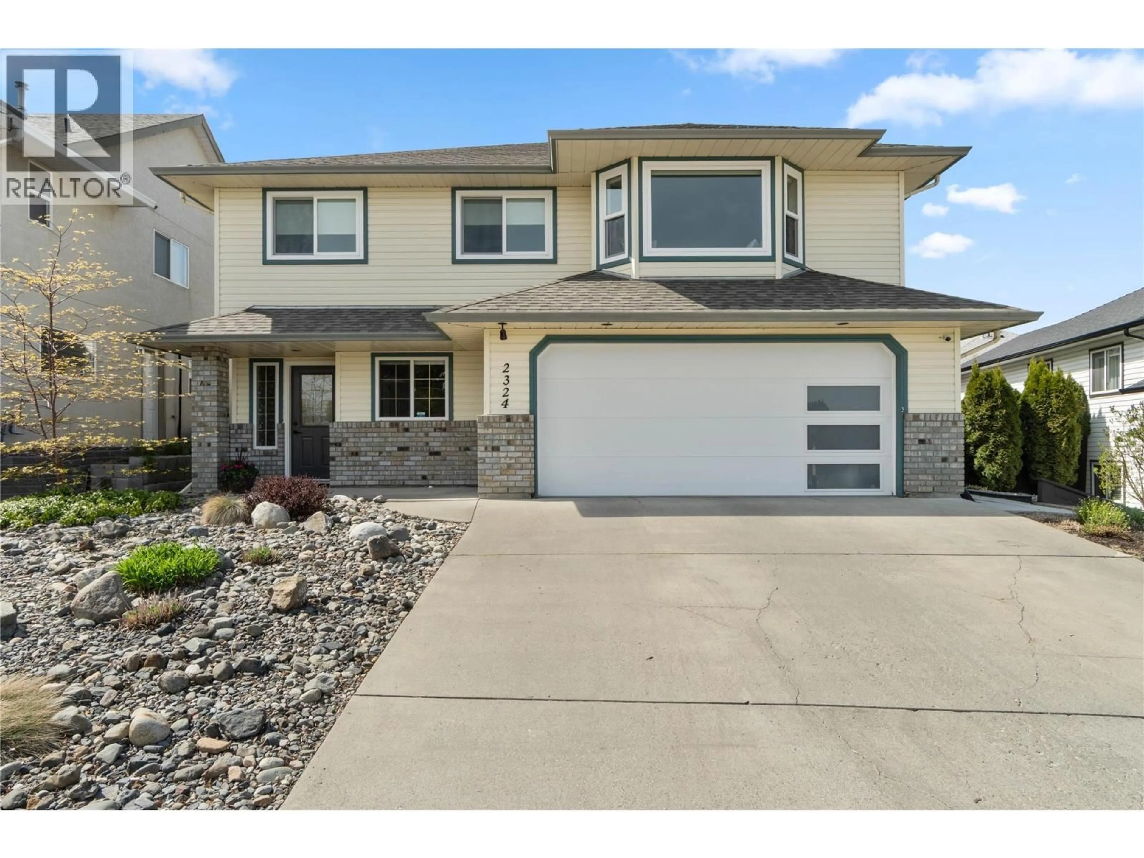 Home with vinyl exterior material, street for 2324 ABBEYGLEN WAY, Kamloops British Columbia V1S1V6