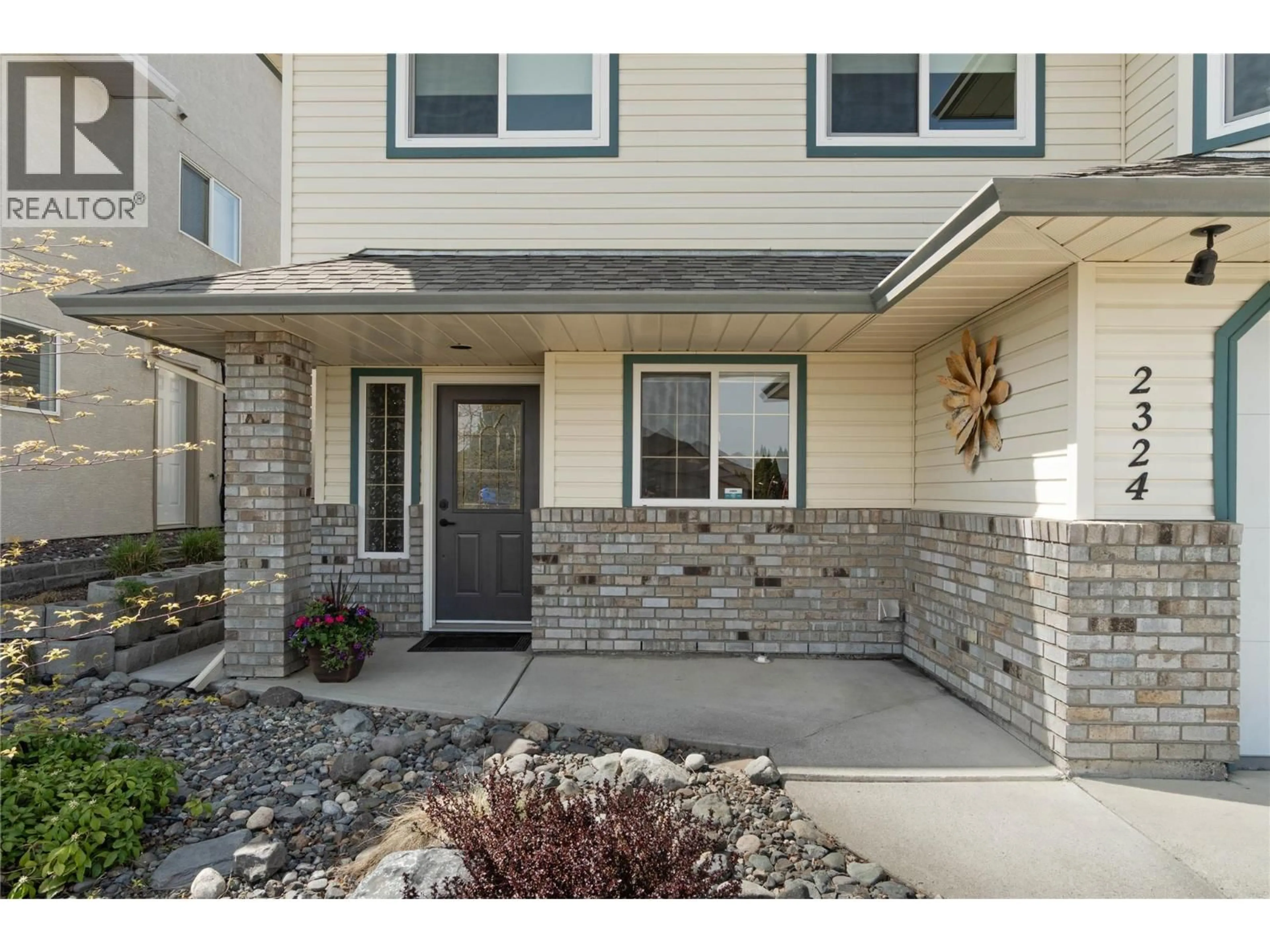 Indoor entryway for 2324 ABBEYGLEN WAY, Kamloops British Columbia V1S1V6