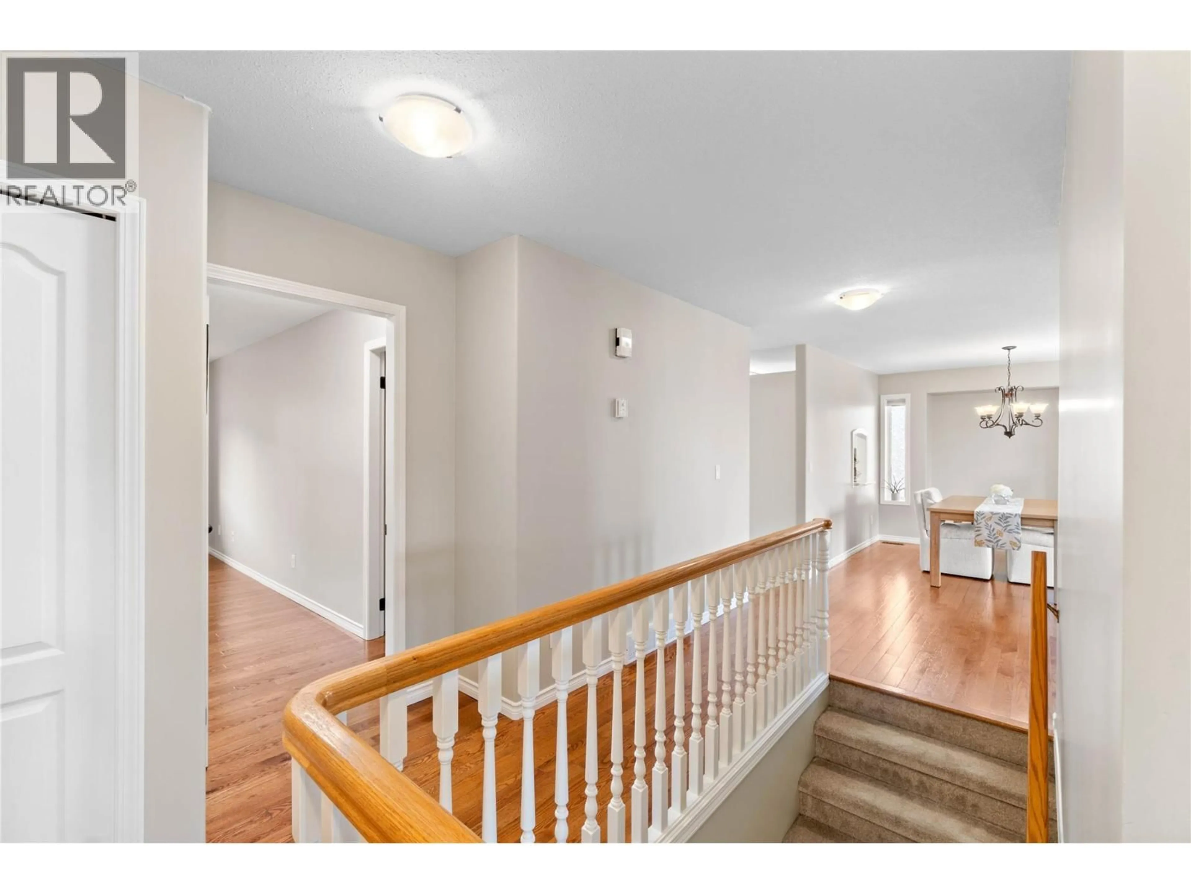 Indoor foyer for 2324 ABBEYGLEN WAY, Kamloops British Columbia V1S1V6