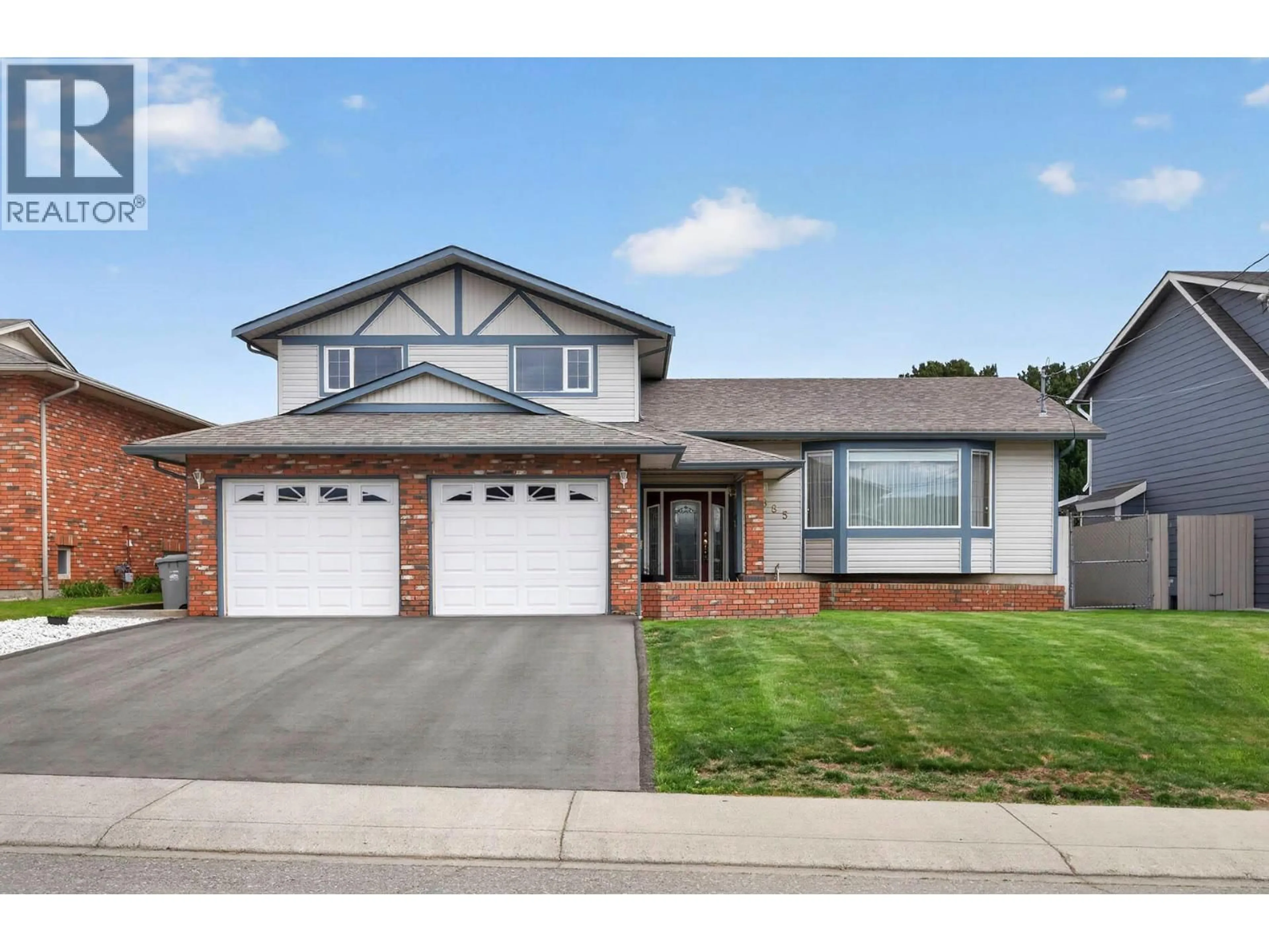 Home with vinyl exterior material, street for 985 NICOLANI DRIVE, Kamloops British Columbia V2B8C6