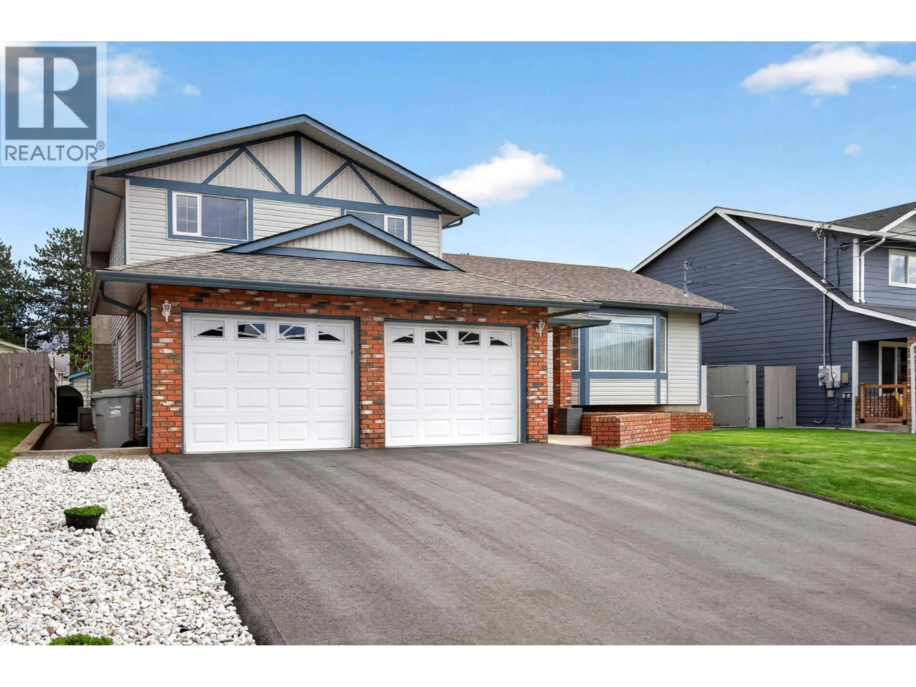 Home with vinyl exterior material, street for 985 NICOLANI DRIVE, Kamloops British Columbia V2B8C6