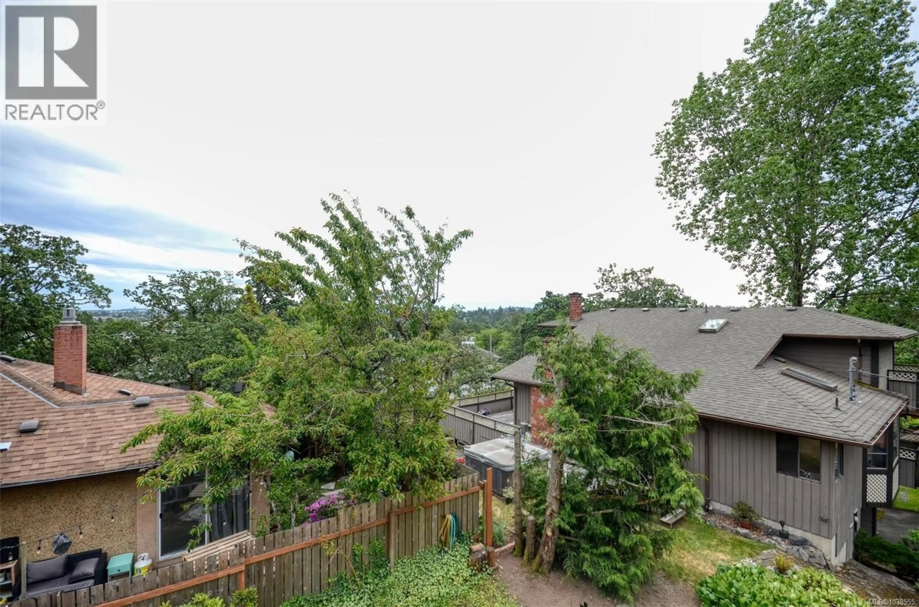 A pic from outside/outdoor area/front of a property/back of a property/a pic from drone, unknown for 1007 LABURNUM ROAD, Saanich British Columbia V8Z2M9