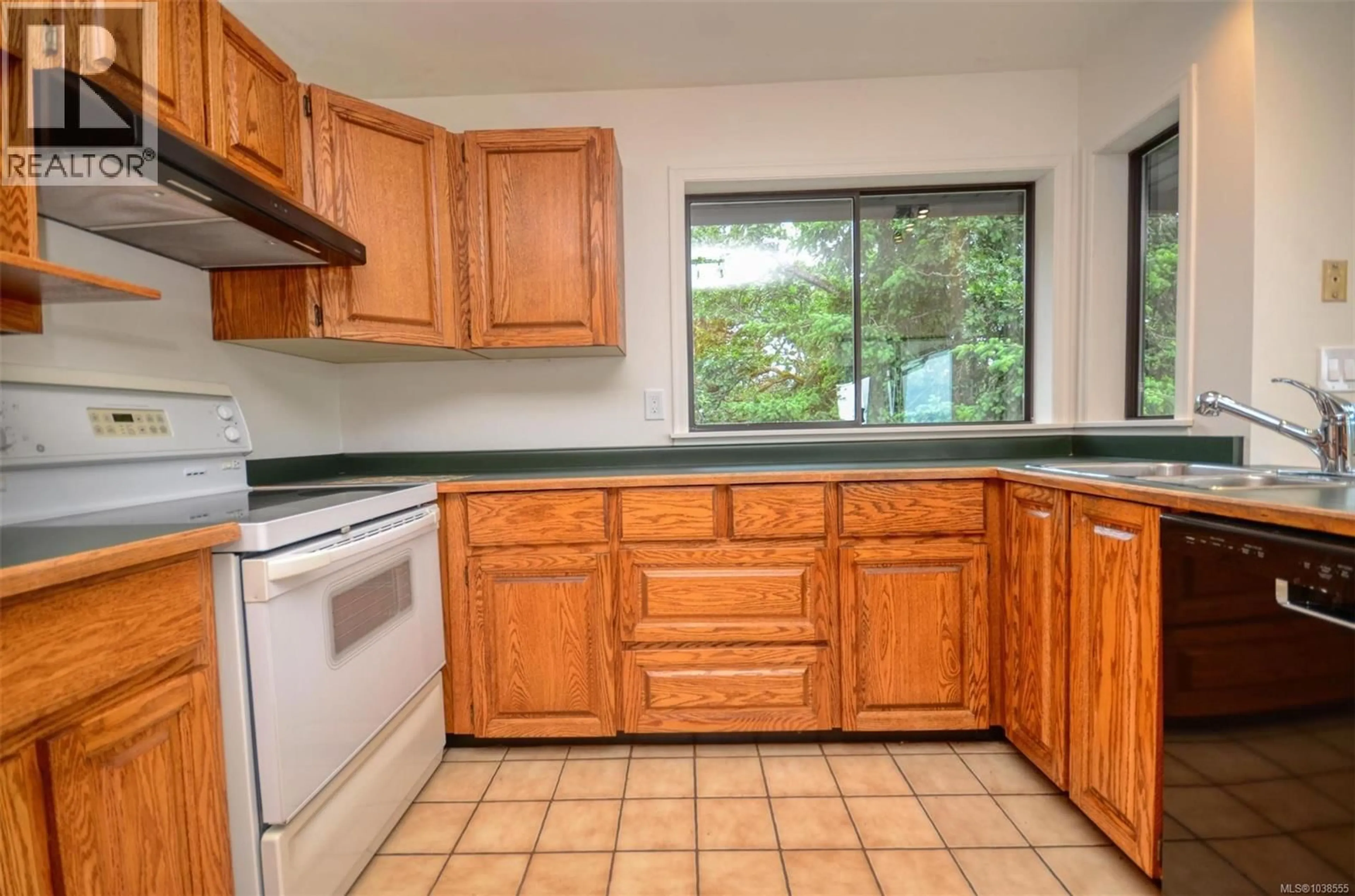 Standard kitchen, ceramic/tile floor for 1007 LABURNUM ROAD, Saanich British Columbia V8Z2M9