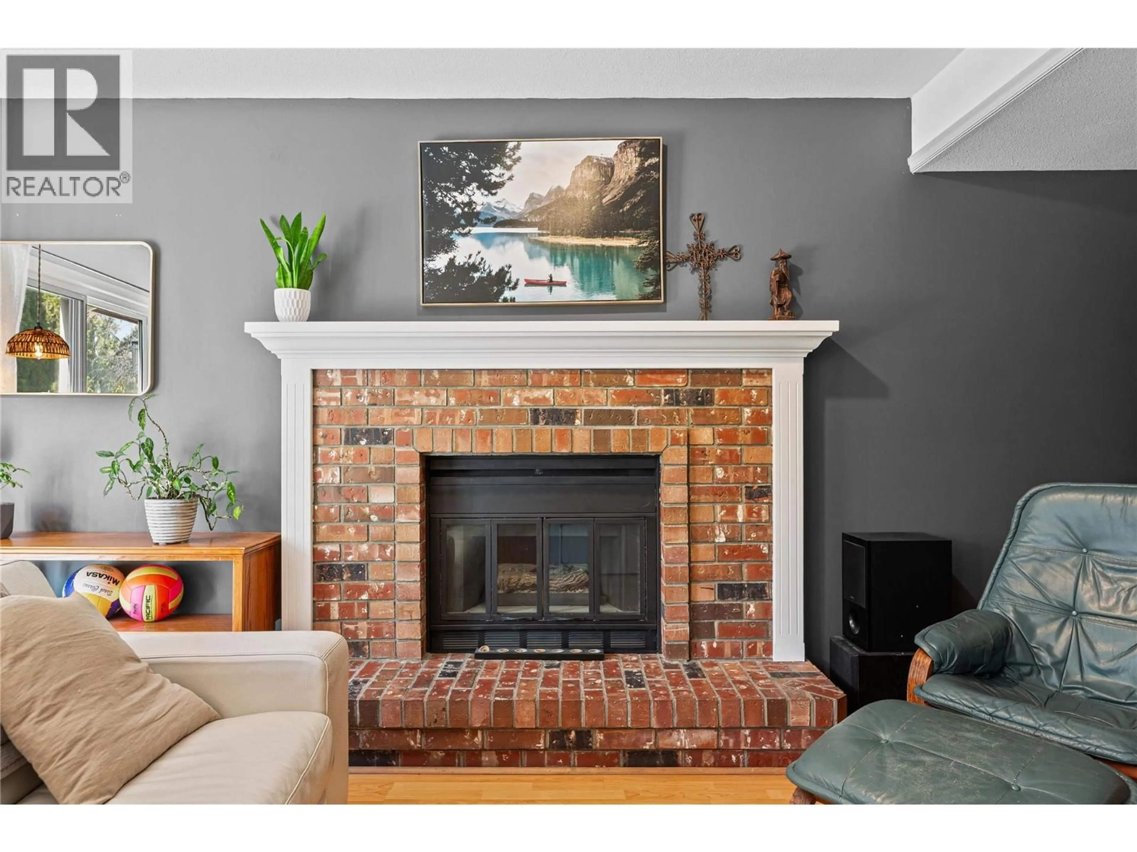 Living room with furniture, unknown for 1170 WINTERGREEN CRESCENT, Kelowna British Columbia V1W3V8