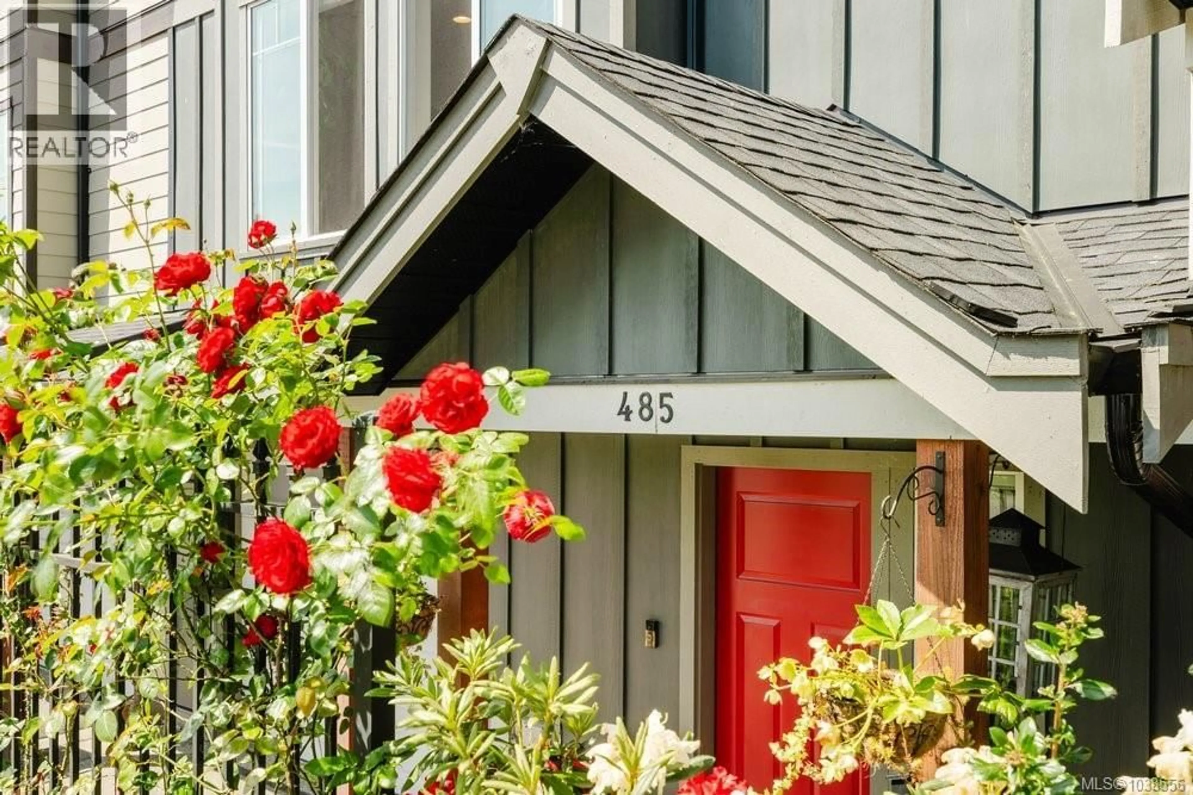 Home with vinyl exterior material, street for 485 STIRLING AVENUE, Nanaimo British Columbia V9R5R5