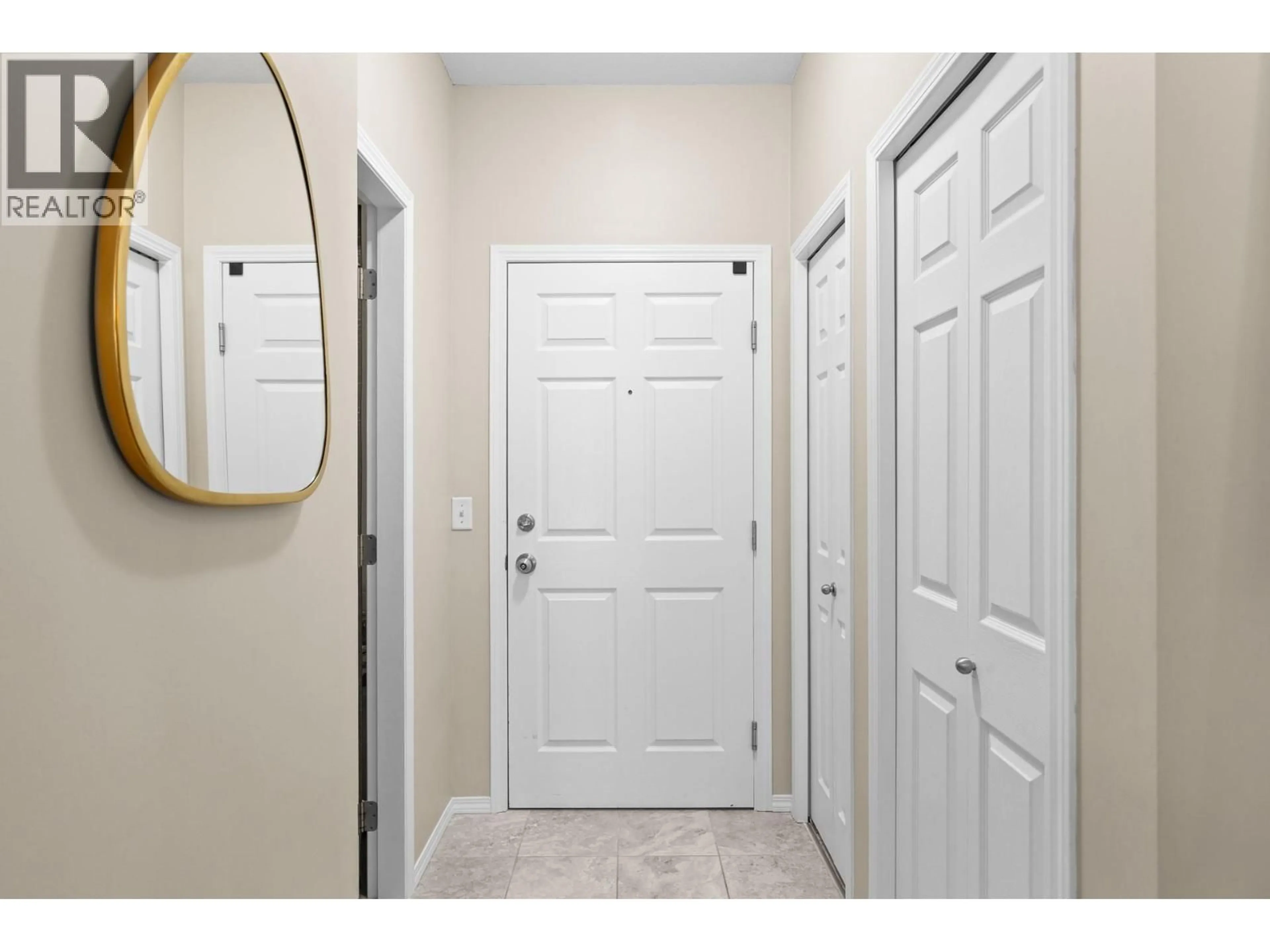 Indoor entryway for 1413 - 1875 COUNTRY CLUB DRIVE, Kelowna British Columbia V1V2W7