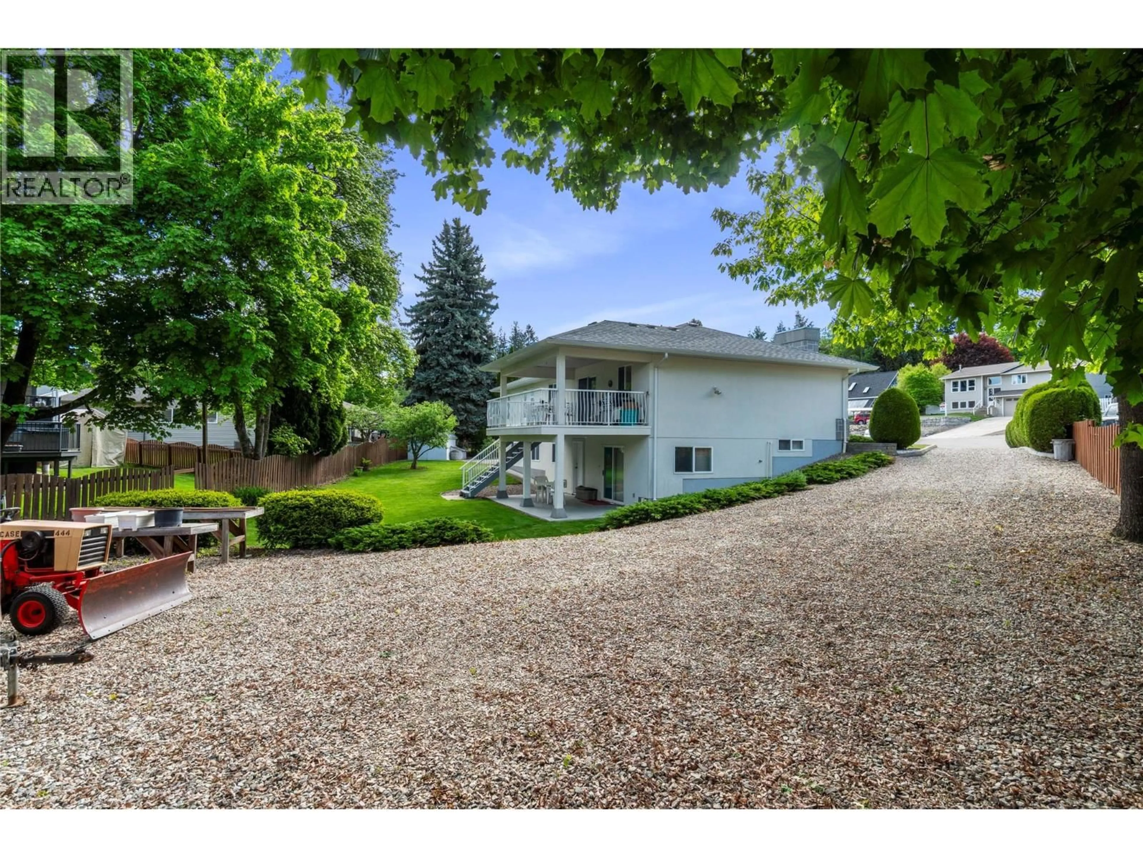 A pic from outside/outdoor area/front of a property/back of a property/a pic from drone, unknown for 1581 16 AVENUE SOUTHEAST, Salmon Arm British Columbia V1E2M7
