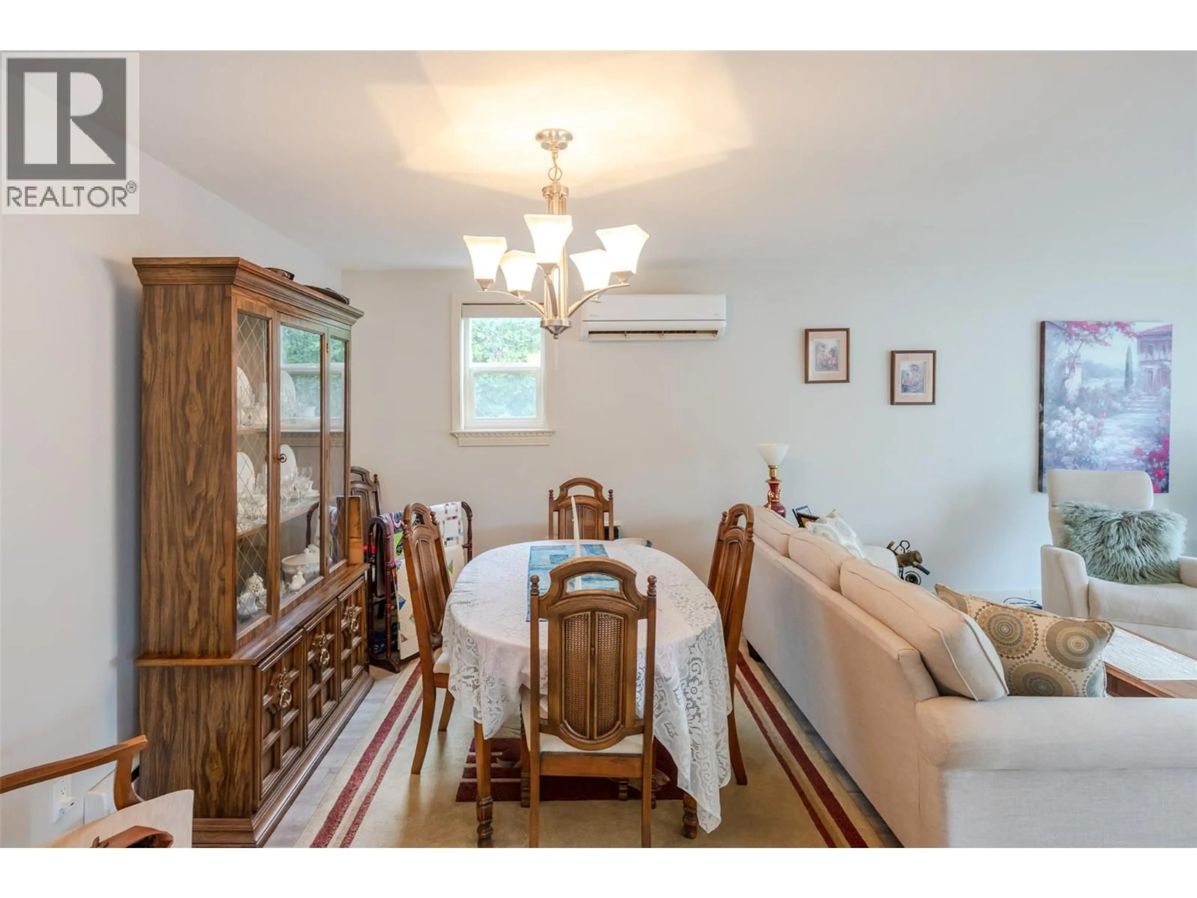 Dining room, wood/laminate floor for 2 - 800 MERLOT AVENUE, Oliver British Columbia V0H1T4