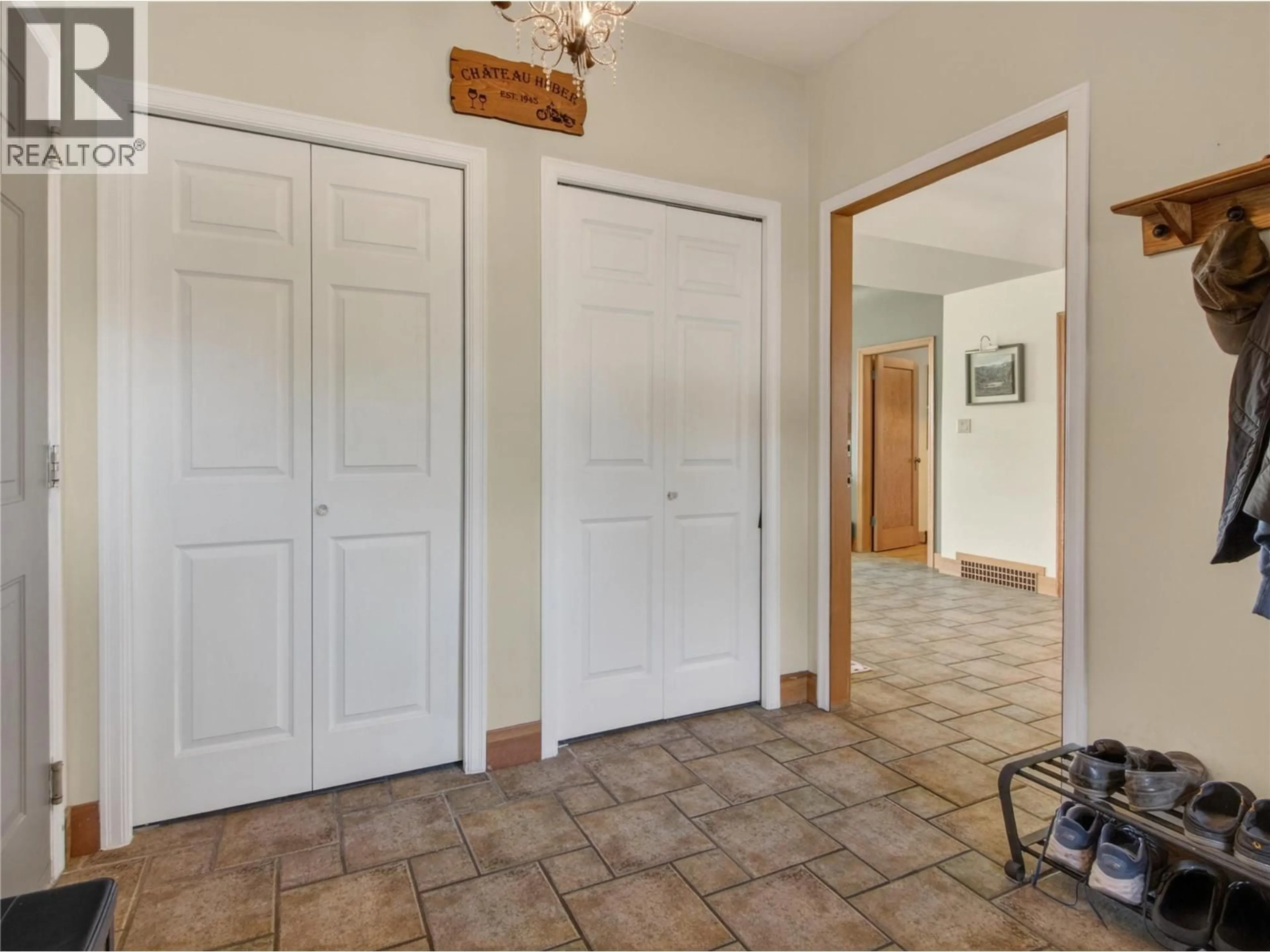 Indoor entryway for 350 MIDDLE BENCH ROAD, Penticton British Columbia V2A8S5