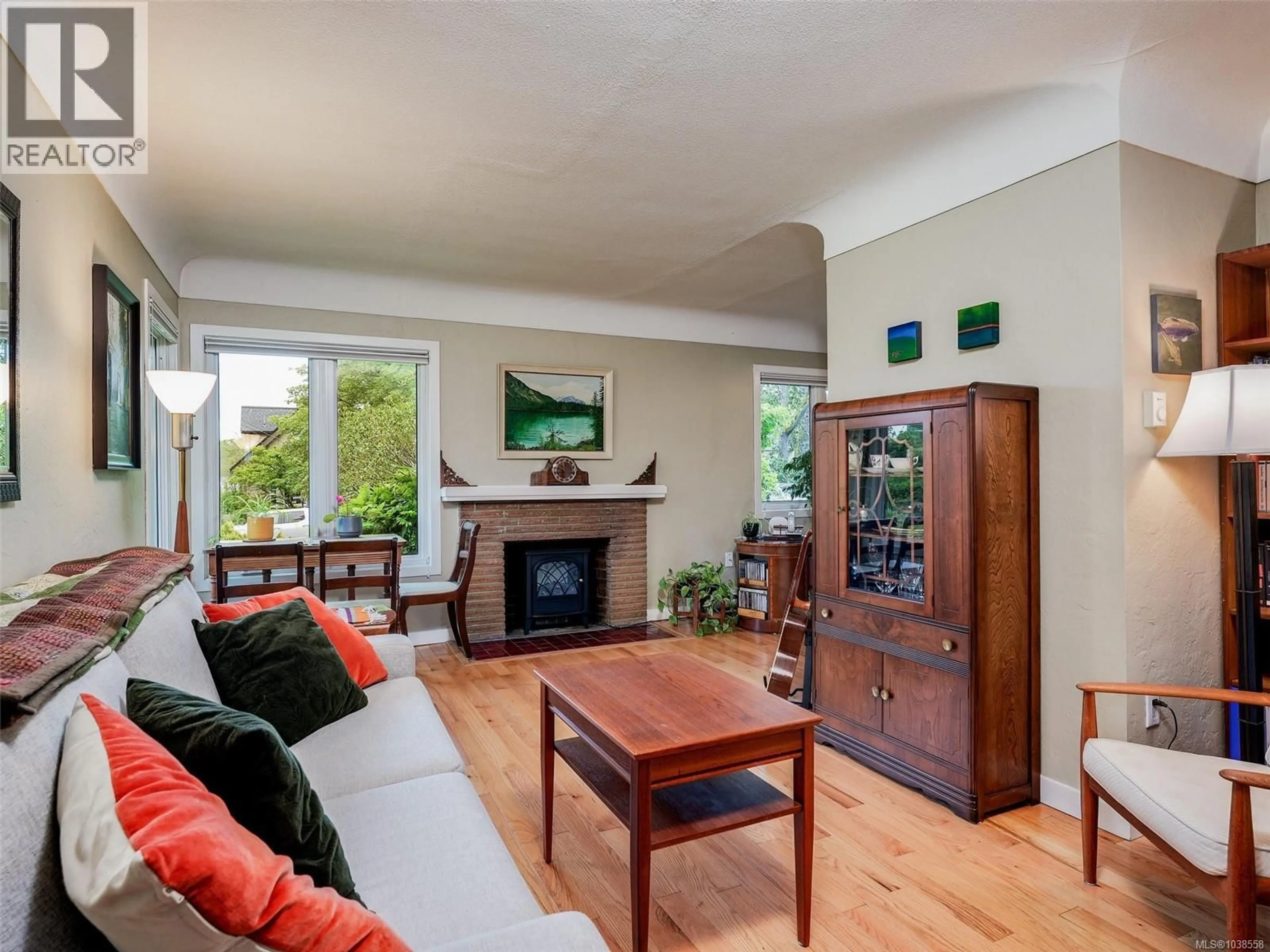 Living room with furniture, wood/laminate floor for 2528 FORBES STREET, Victoria British Columbia V8R4B8