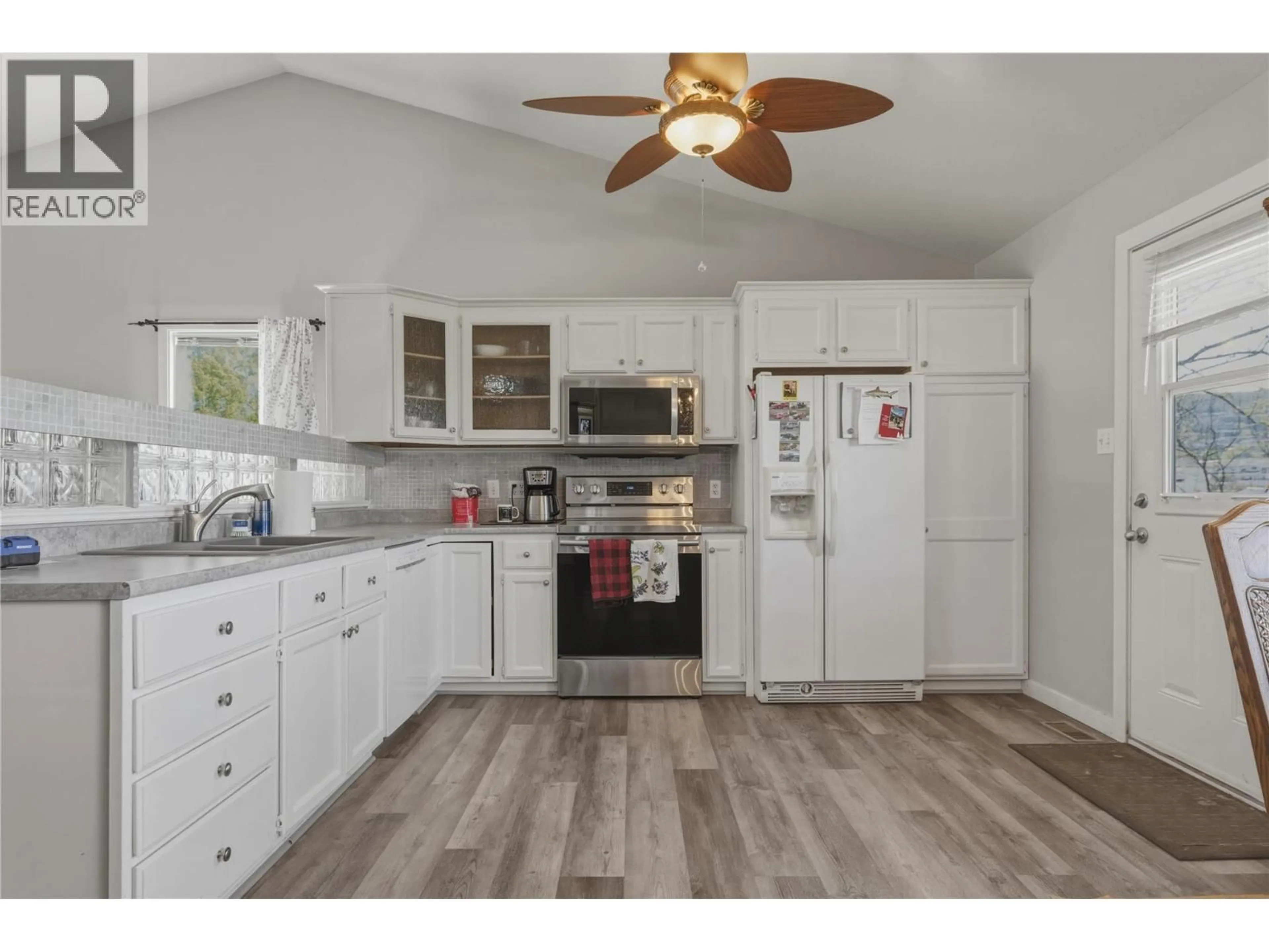 Open concept kitchen, unknown for 1800 20 STREET, Vernon British Columbia V1T9B6