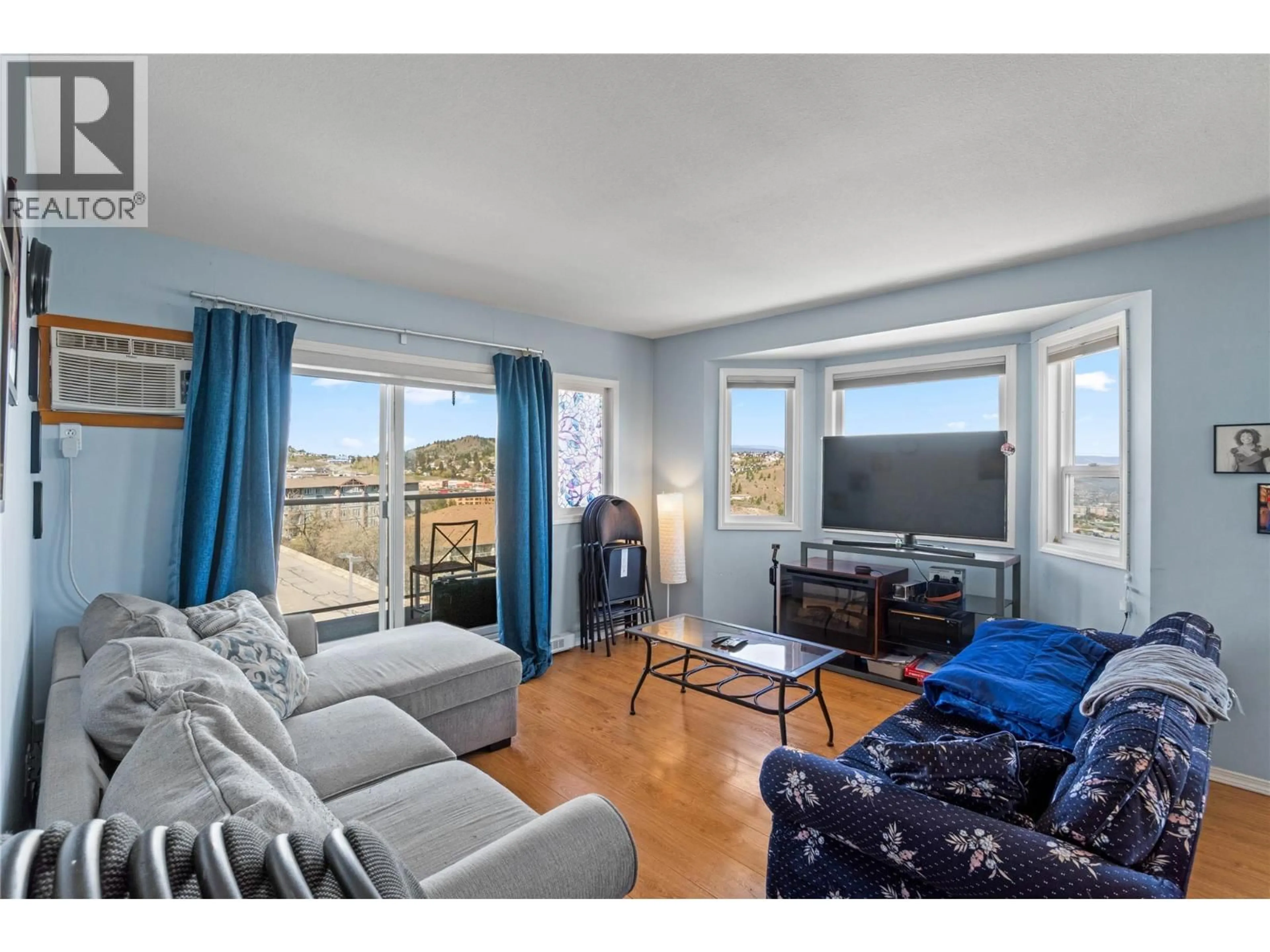 Living room with furniture, wood/laminate floor for 406 - 1160 HUGH ALLAN DRIVE, Kamloops British Columbia V1S1T5