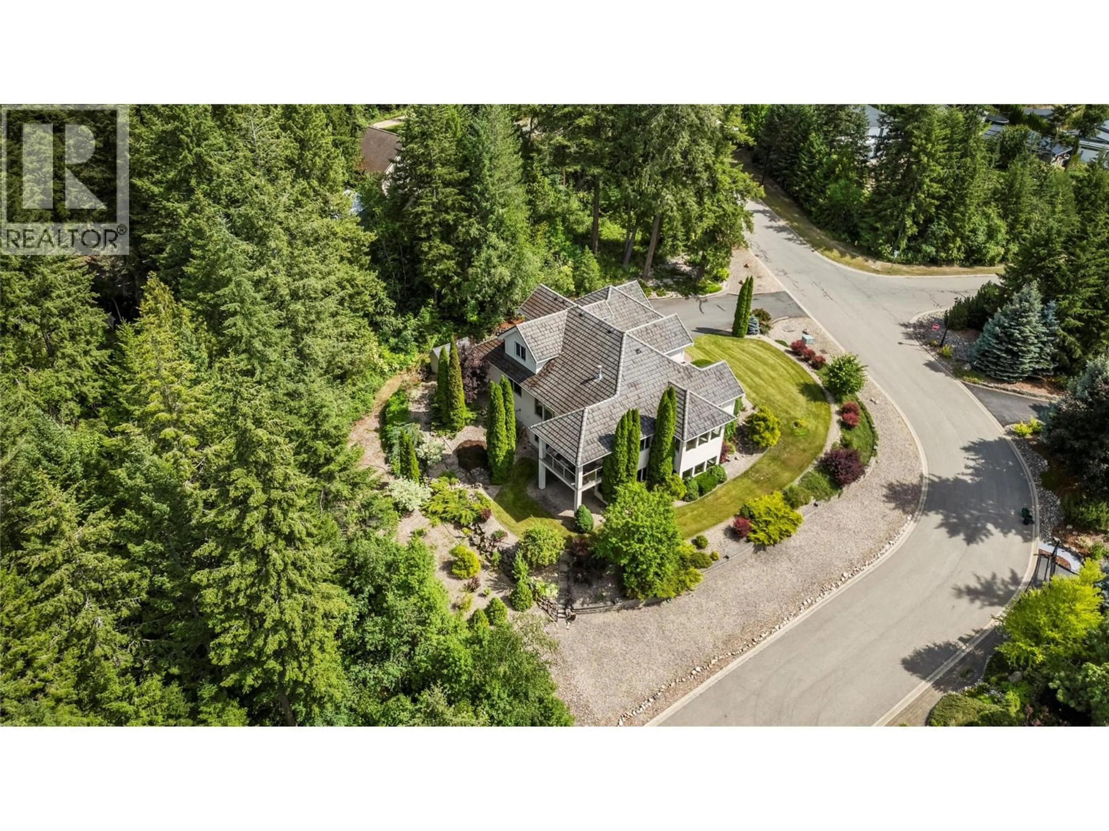 A pic from outside/outdoor area/front of a property/back of a property/a pic from drone, unknown for 1821 50 AVENUE NORTHEAST, Salmon Arm British Columbia V1E4P4