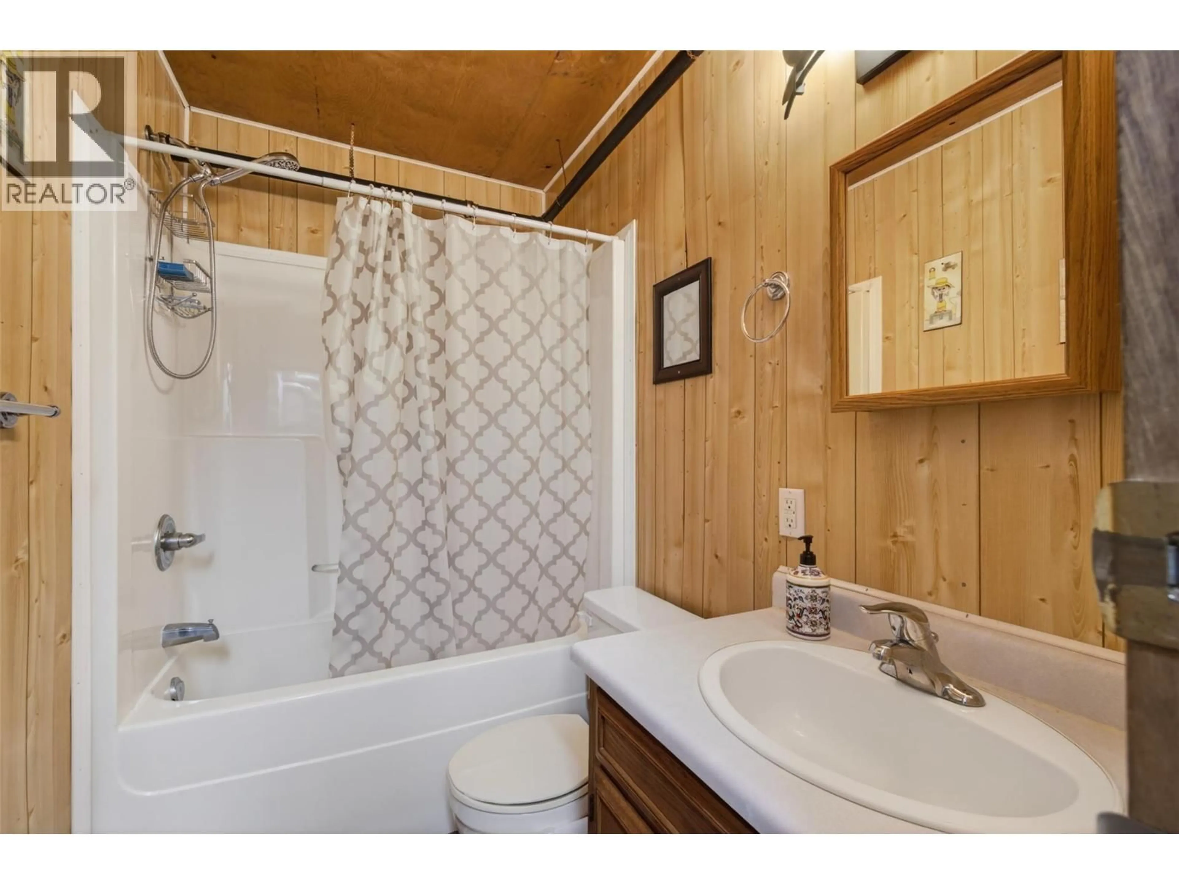 Standard bathroom, unknown for 7689 GOLF COURSE ROAD, Anglemont British Columbia V0E1M8
