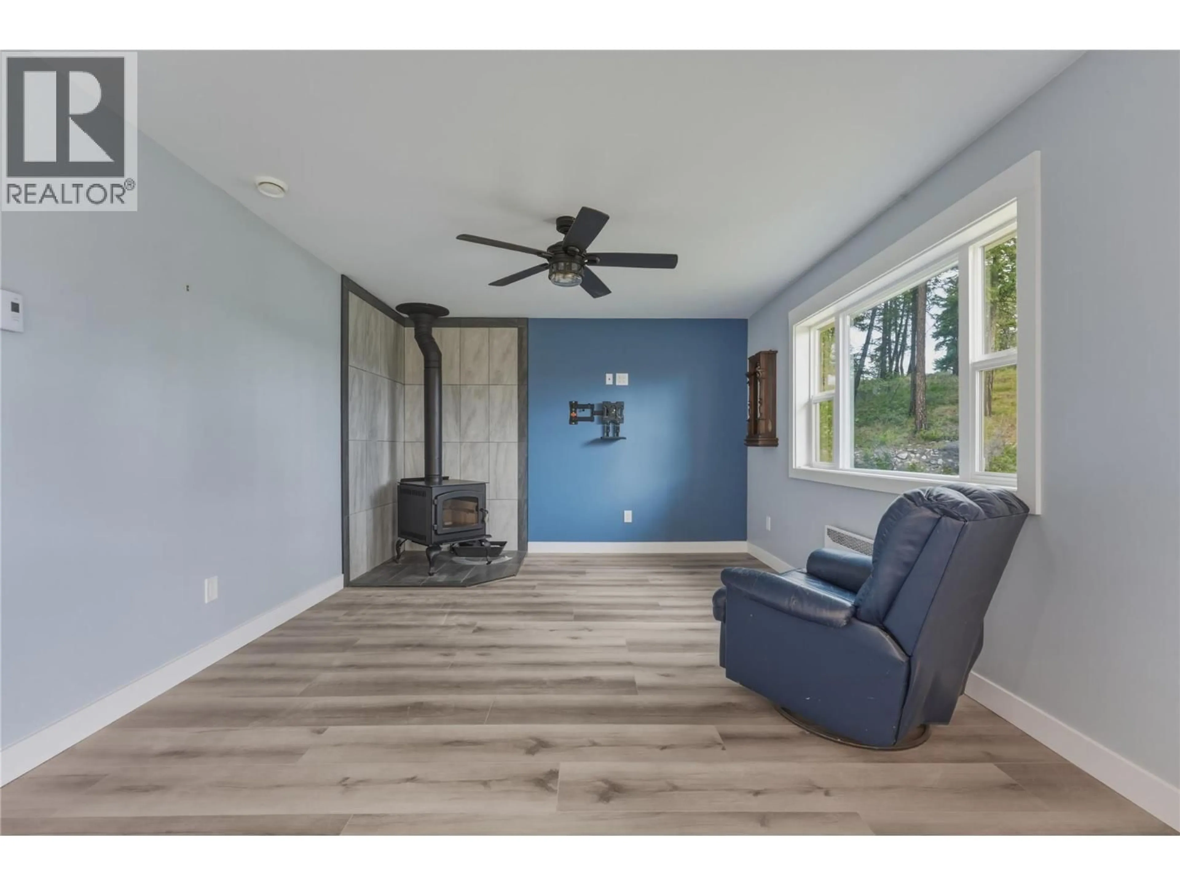 Living room with furniture, wood/laminate floor for 784 WOOD ROAD, Kelowna British Columbia V1Z3V6