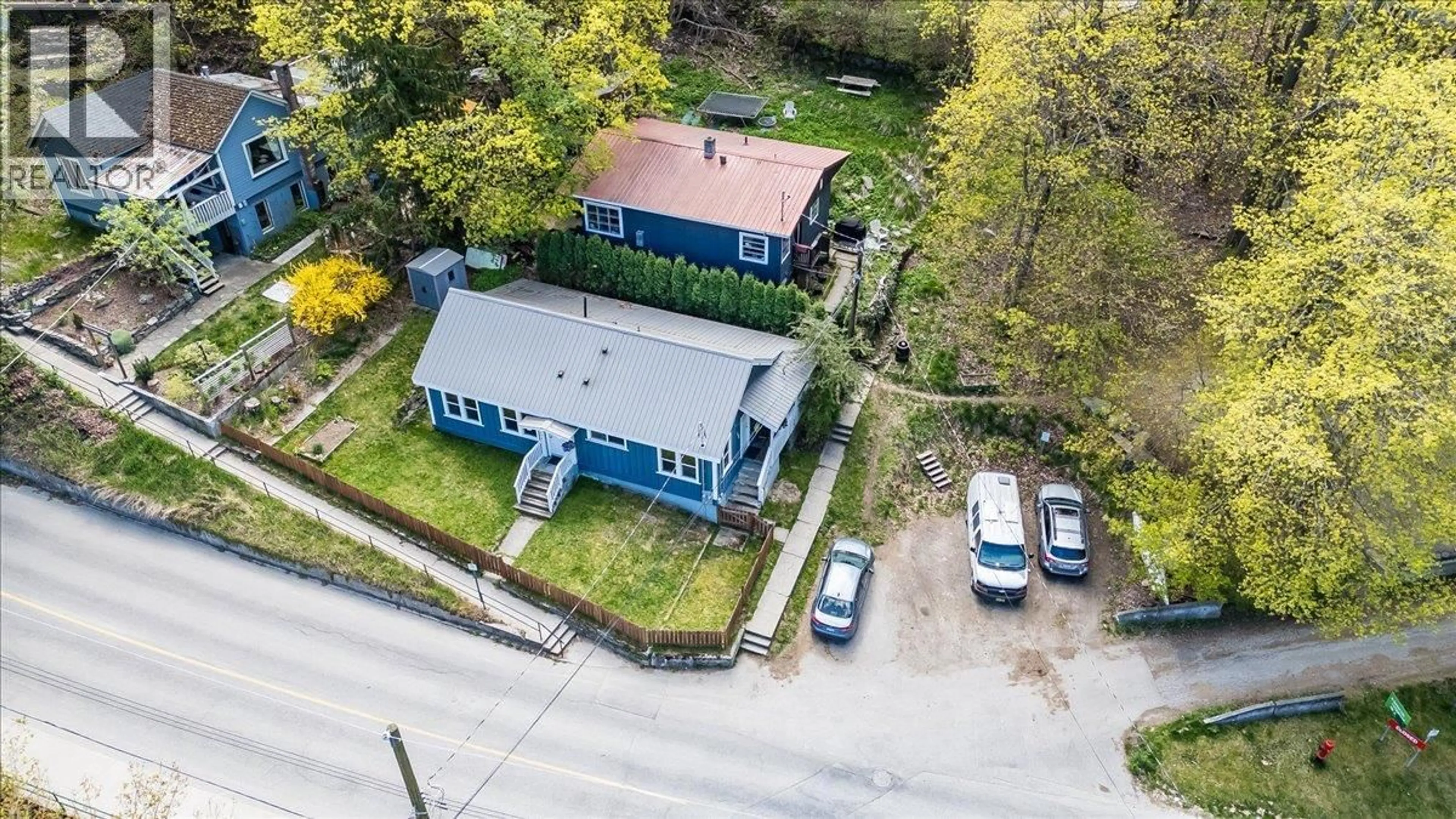 A pic from outside/outdoor area/front of a property/back of a property/a pic from drone, street for 104 HIGH STREET, Nelson British Columbia V1L3Z4