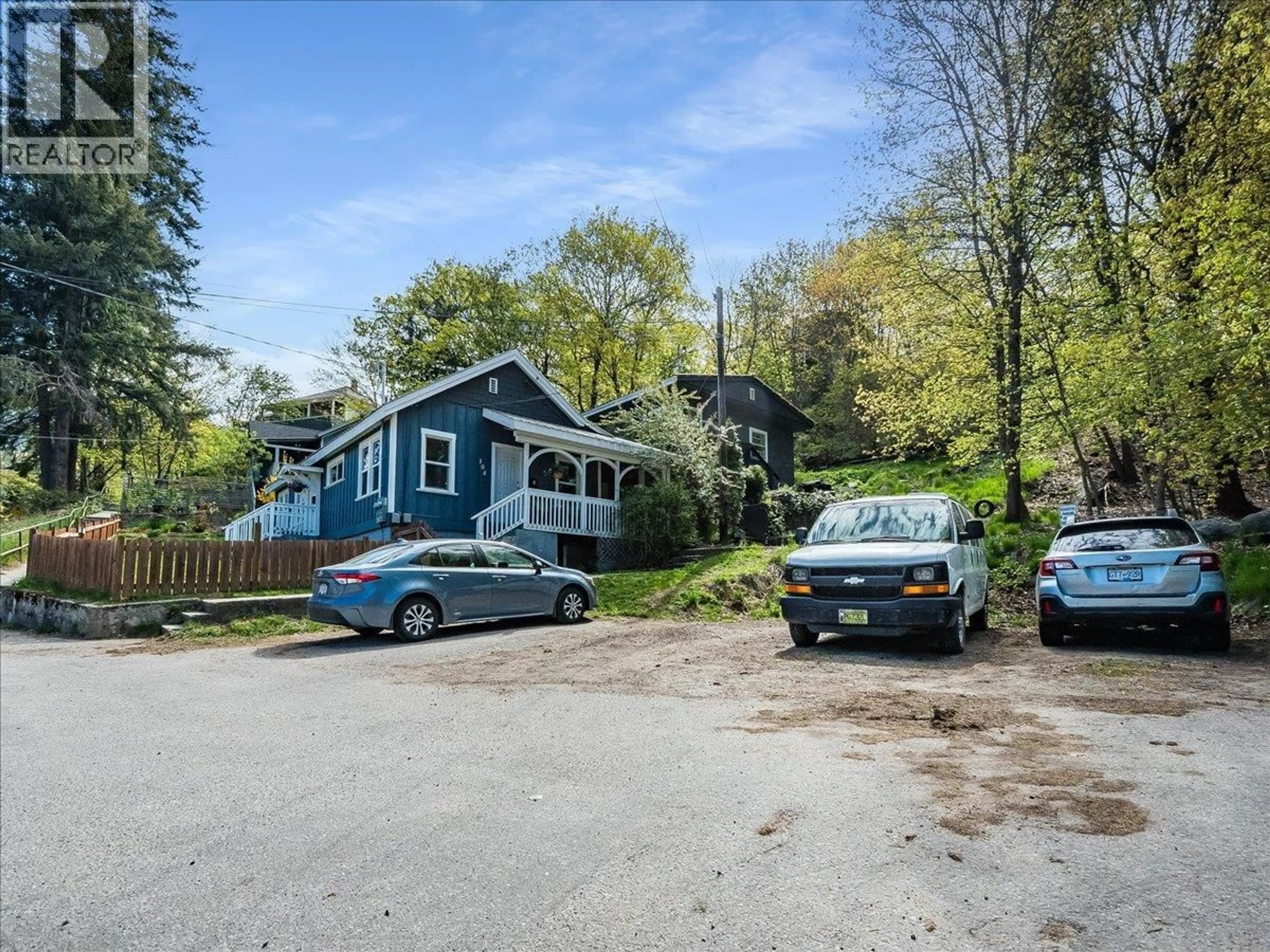 A pic from outside/outdoor area/front of a property/back of a property/a pic from drone, street for 104 HIGH STREET, Nelson British Columbia V1L3Z4