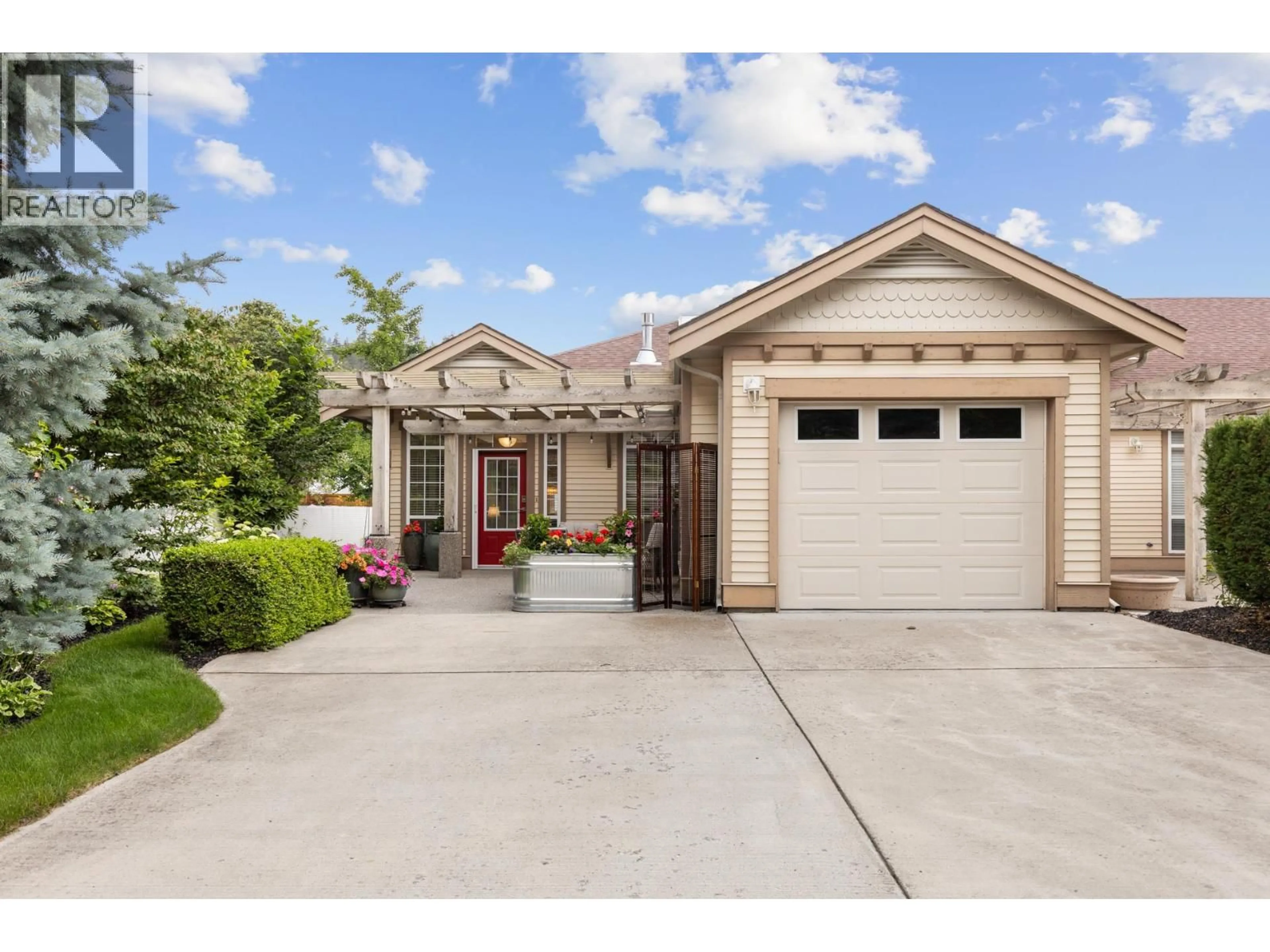 Home with vinyl exterior material, street for A - 4032A LAKE AVENUE, Peachland British Columbia V0H1X6