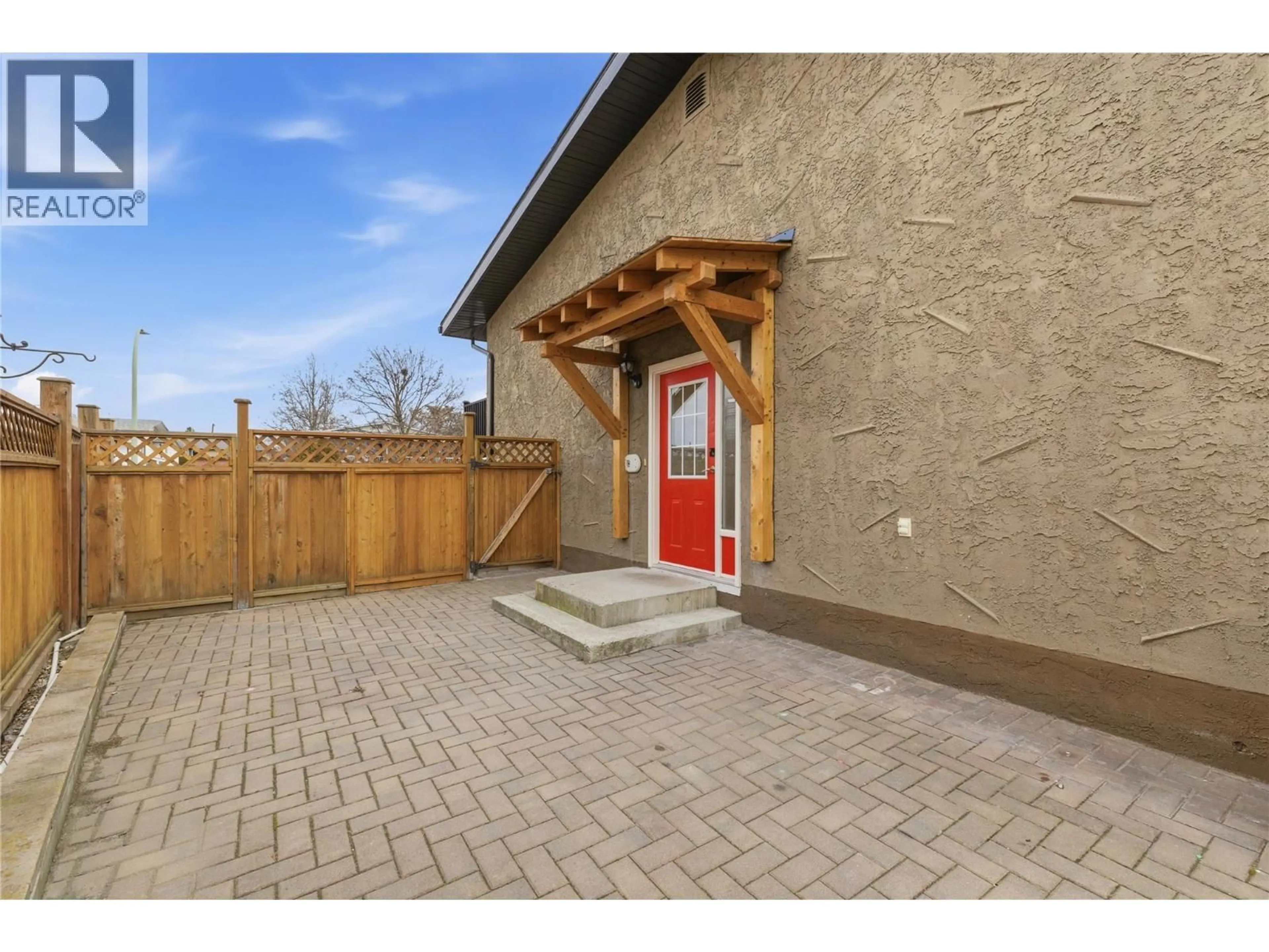 Patio, street for 877 TATARYN ROAD, Kelowna British Columbia V1X1N6