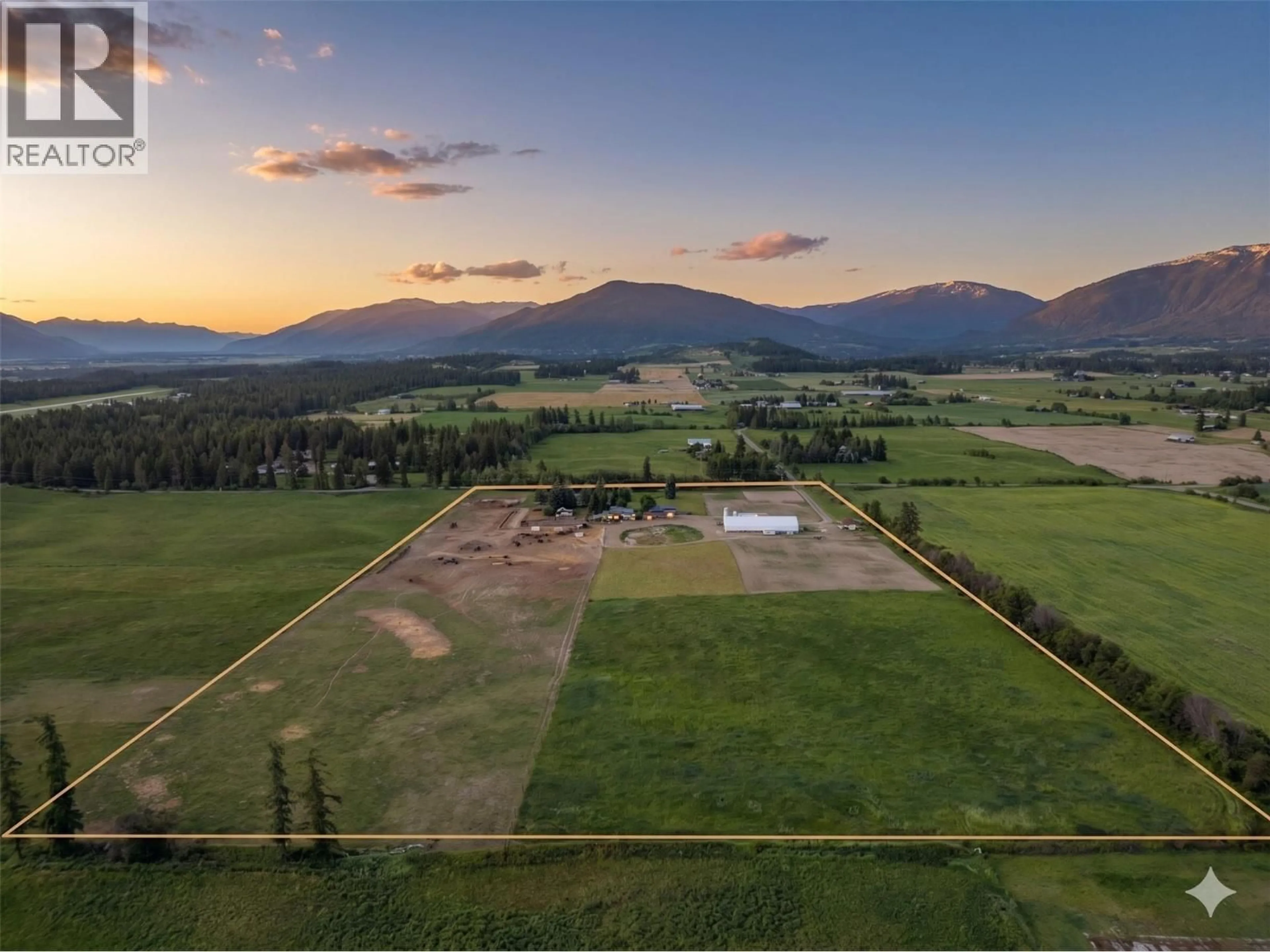 A pic from outside/outdoor area/front of a property/back of a property/a pic from drone, mountain view for 2315 16TH STREET, Lister British Columbia V0B1G2