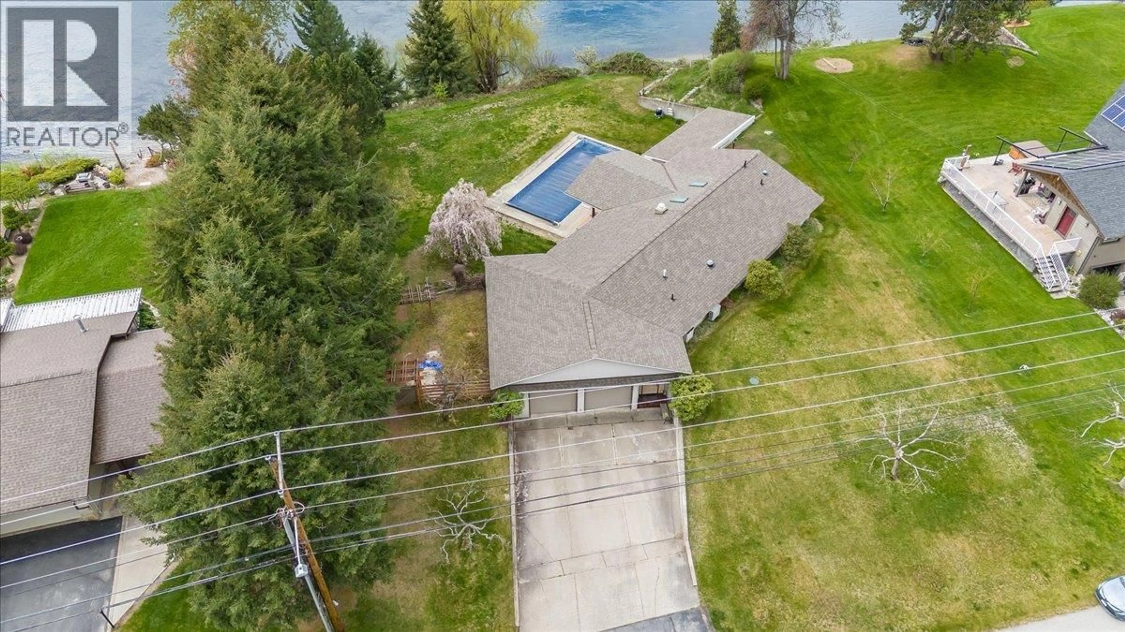 A pic from outside/outdoor area/front of a property/back of a property/a pic from drone, water/lake/river/ocean view for 1968 BRILLIANT ROAD, Castlegar British Columbia V1N4M2