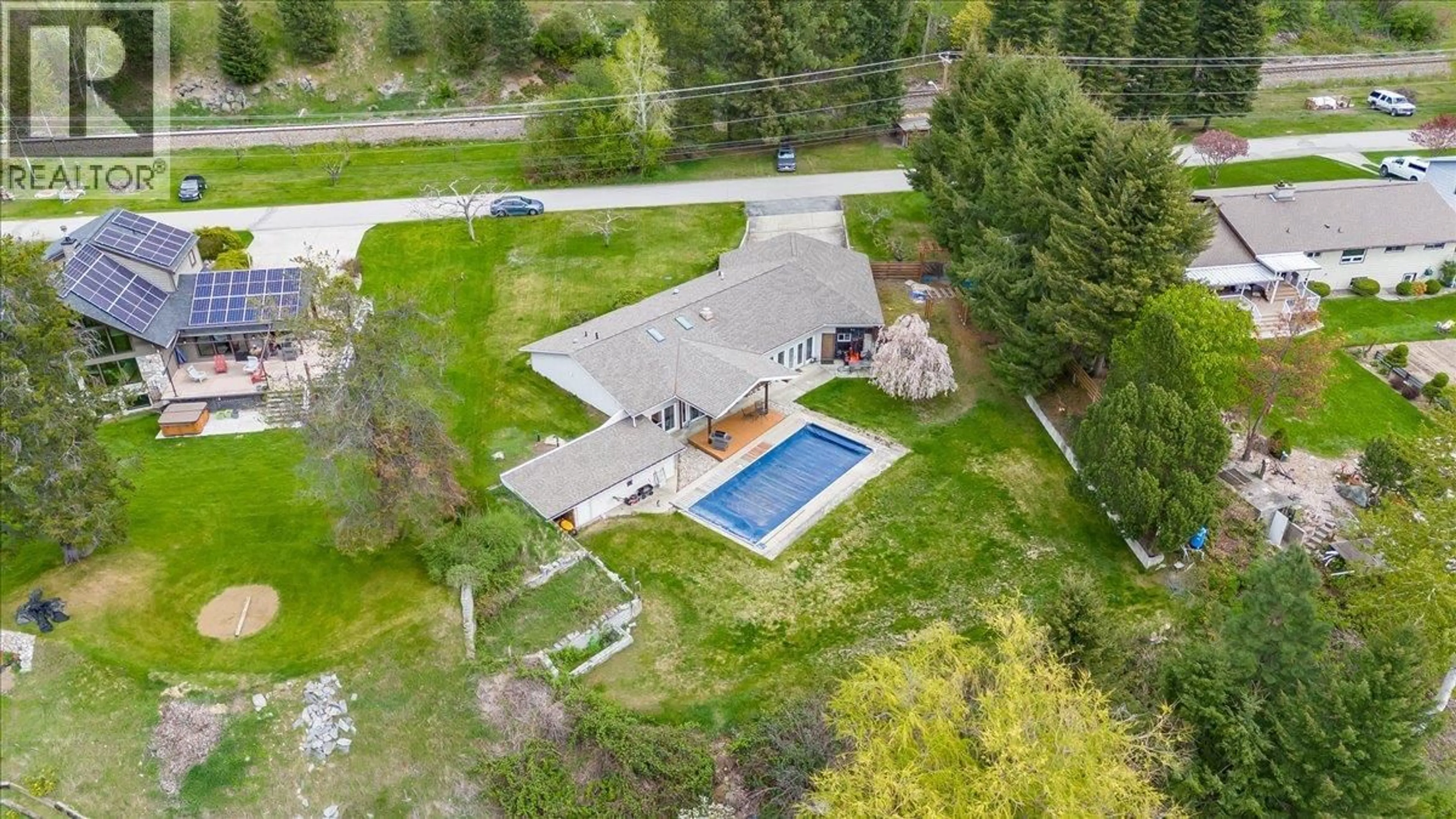 A pic from outside/outdoor area/front of a property/back of a property/a pic from drone, water/lake/river/ocean view for 1968 BRILLIANT ROAD, Castlegar British Columbia V1N4M2