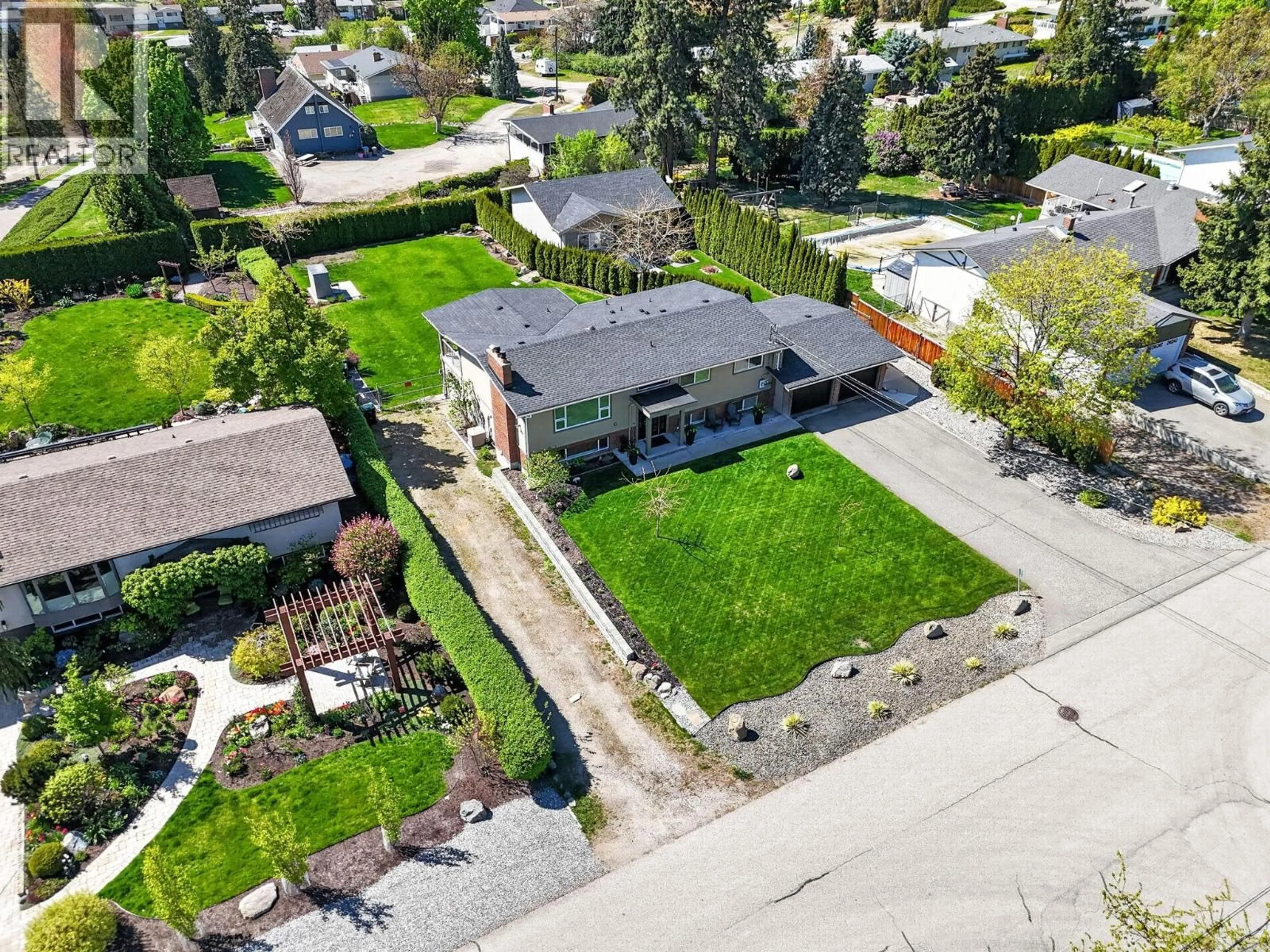 A pic from outside/outdoor area/front of a property/back of a property/a pic from drone, street for 905 RUMNEY ROAD, West Kelowna British Columbia V1Z1H8