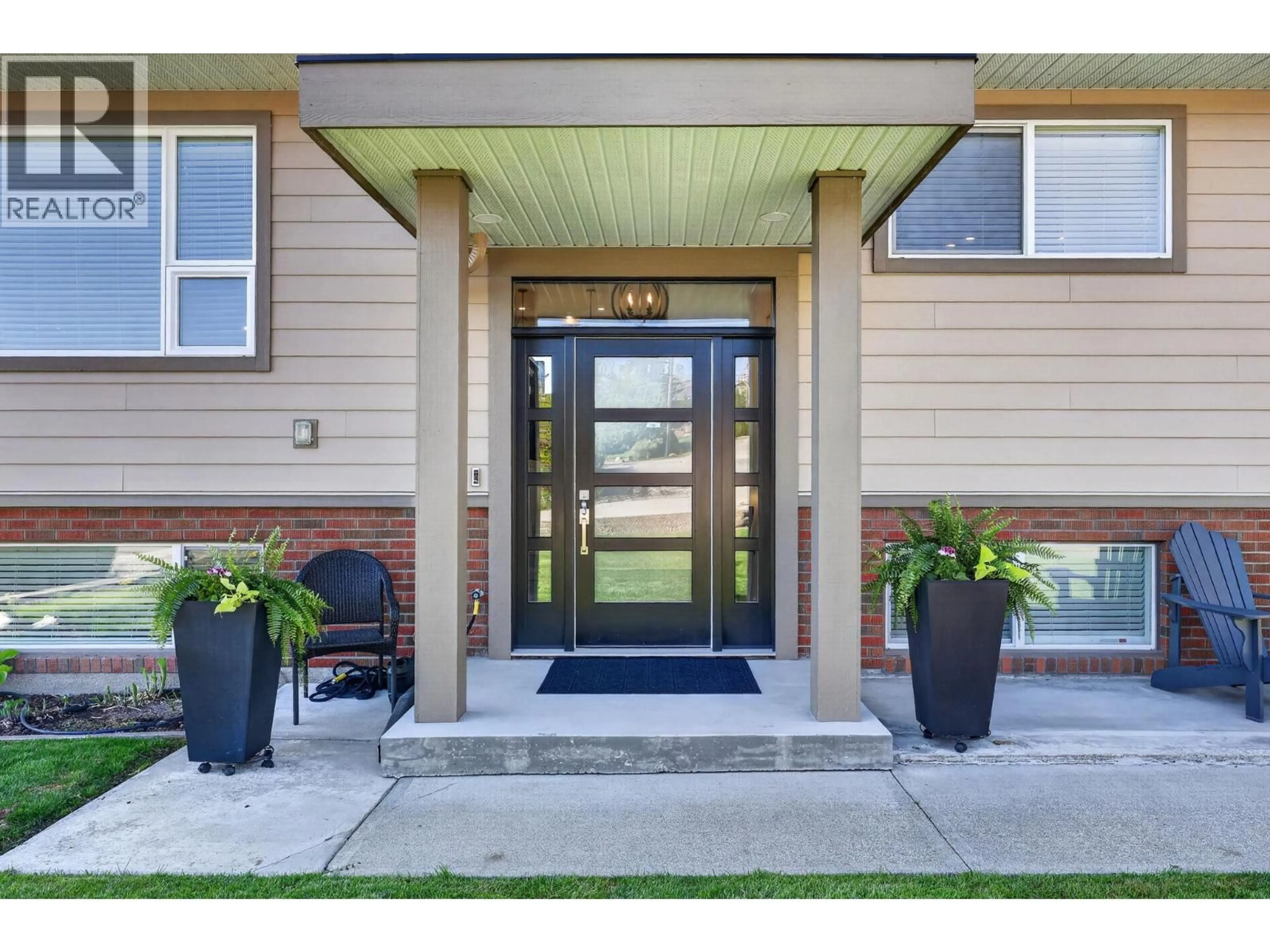 Indoor entryway for 905 RUMNEY ROAD, West Kelowna British Columbia V1Z1H8