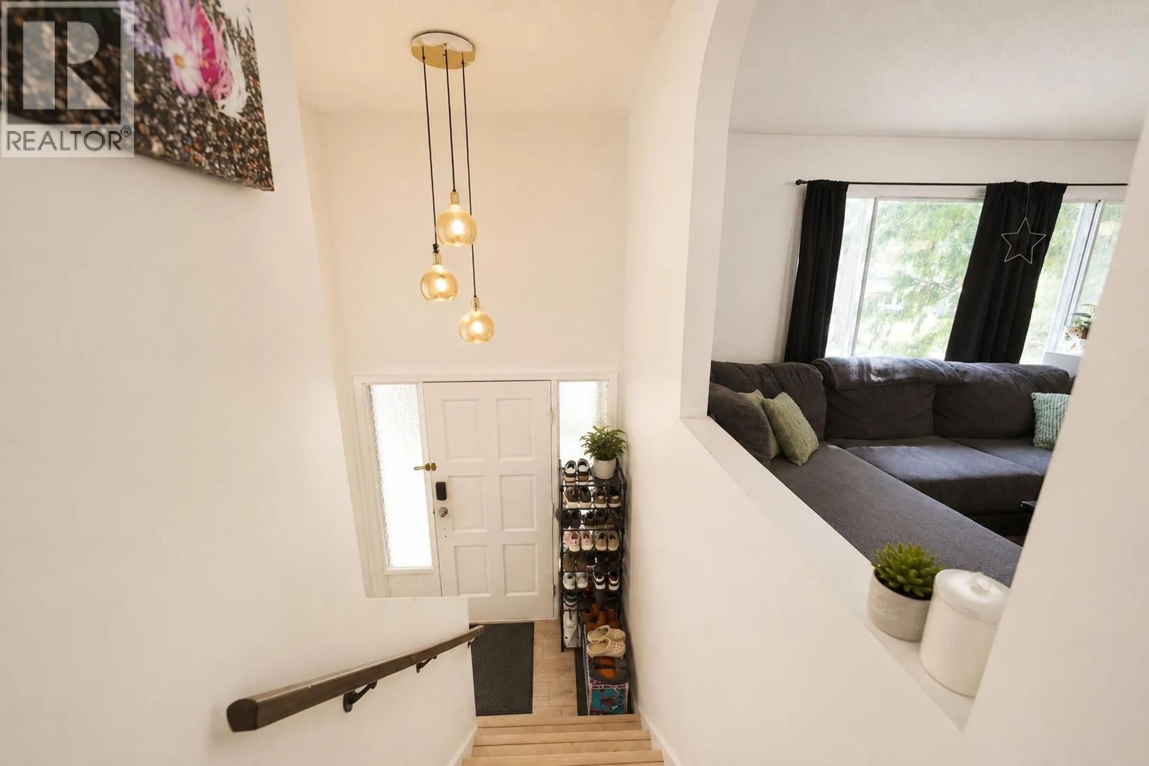 Indoor entryway for 2897 HIGHWAY 3A OTHER, Nelson British Columbia V1L6M1