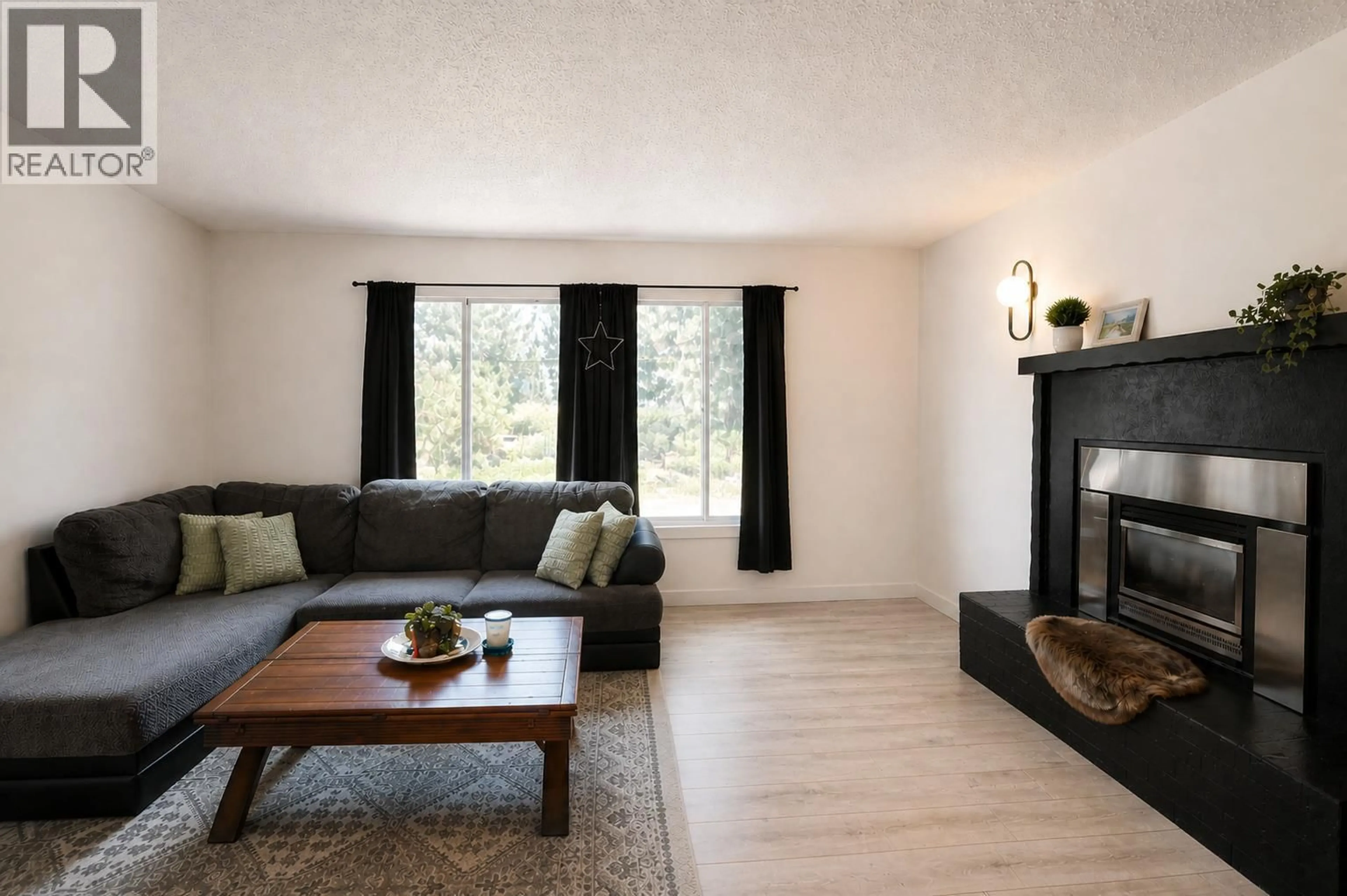 Living room with furniture, wood/laminate floor for 2897 HIGHWAY 3A OTHER, Nelson British Columbia V1L6M1