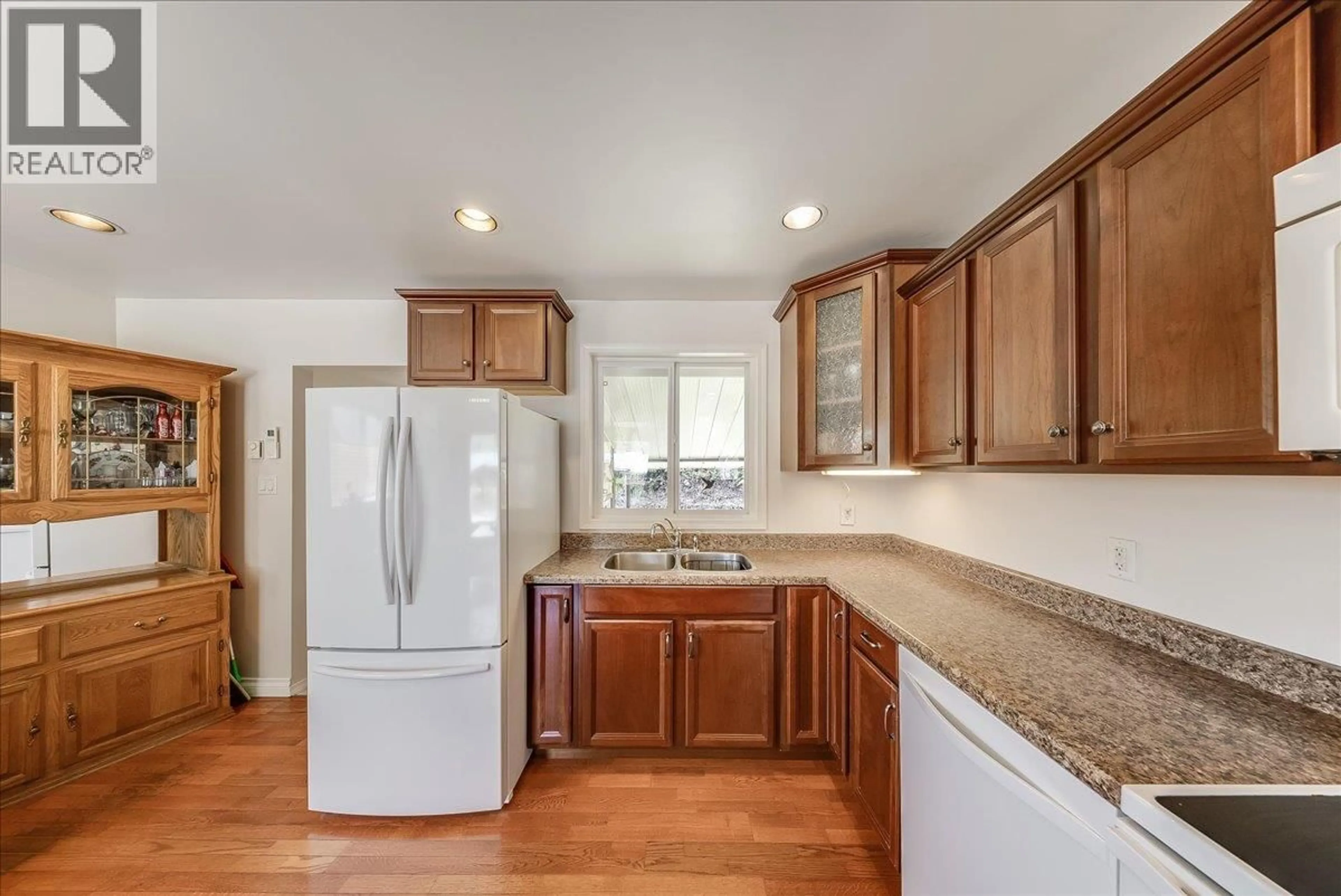Standard kitchen, unknown for 1107 MARIANNA CRESCENT, Trail British Columbia V1R1C6