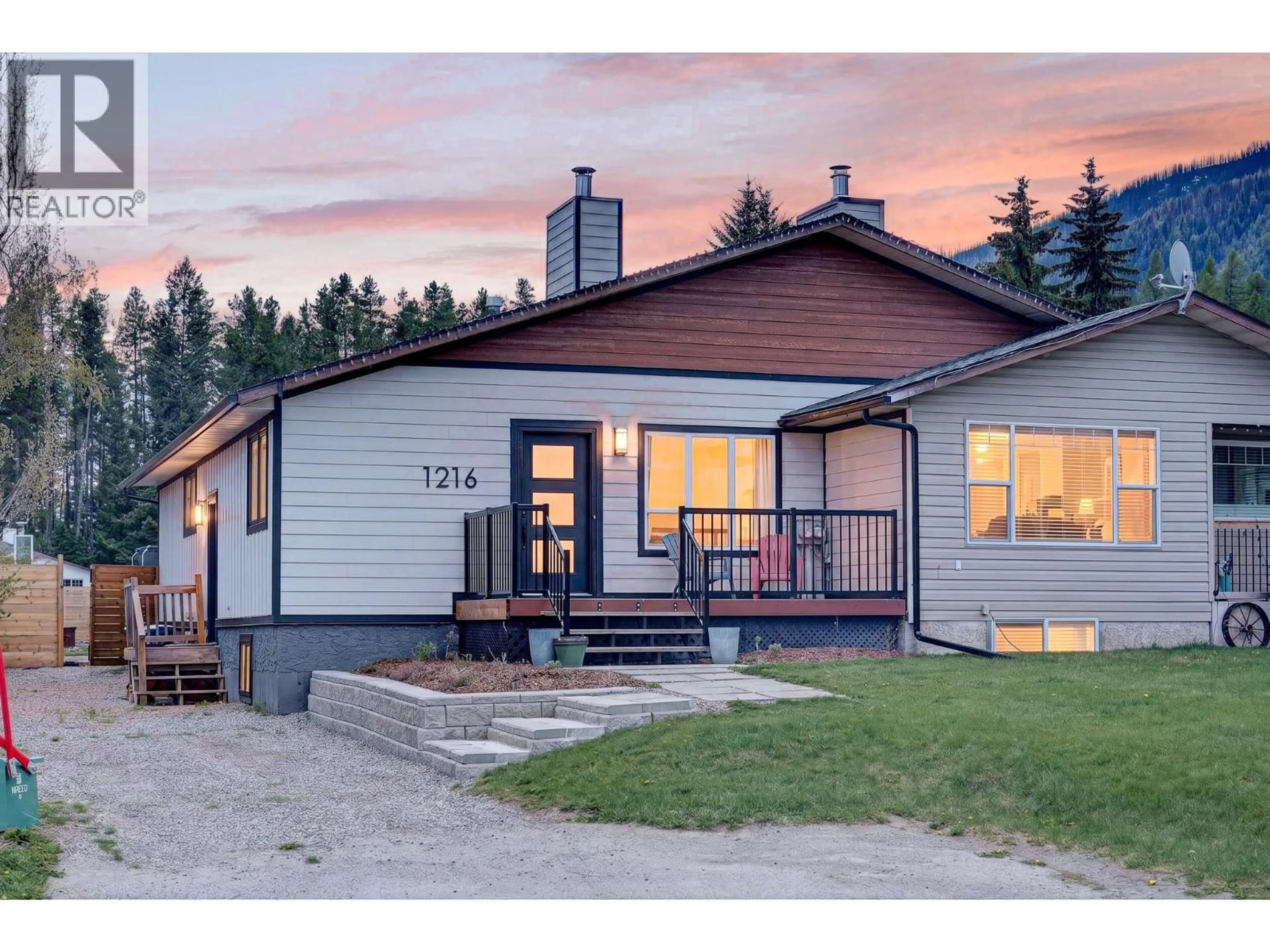 Home with vinyl exterior material, street for 1216 HICKORY CRESCENT, Sparwood British Columbia V0B2G2