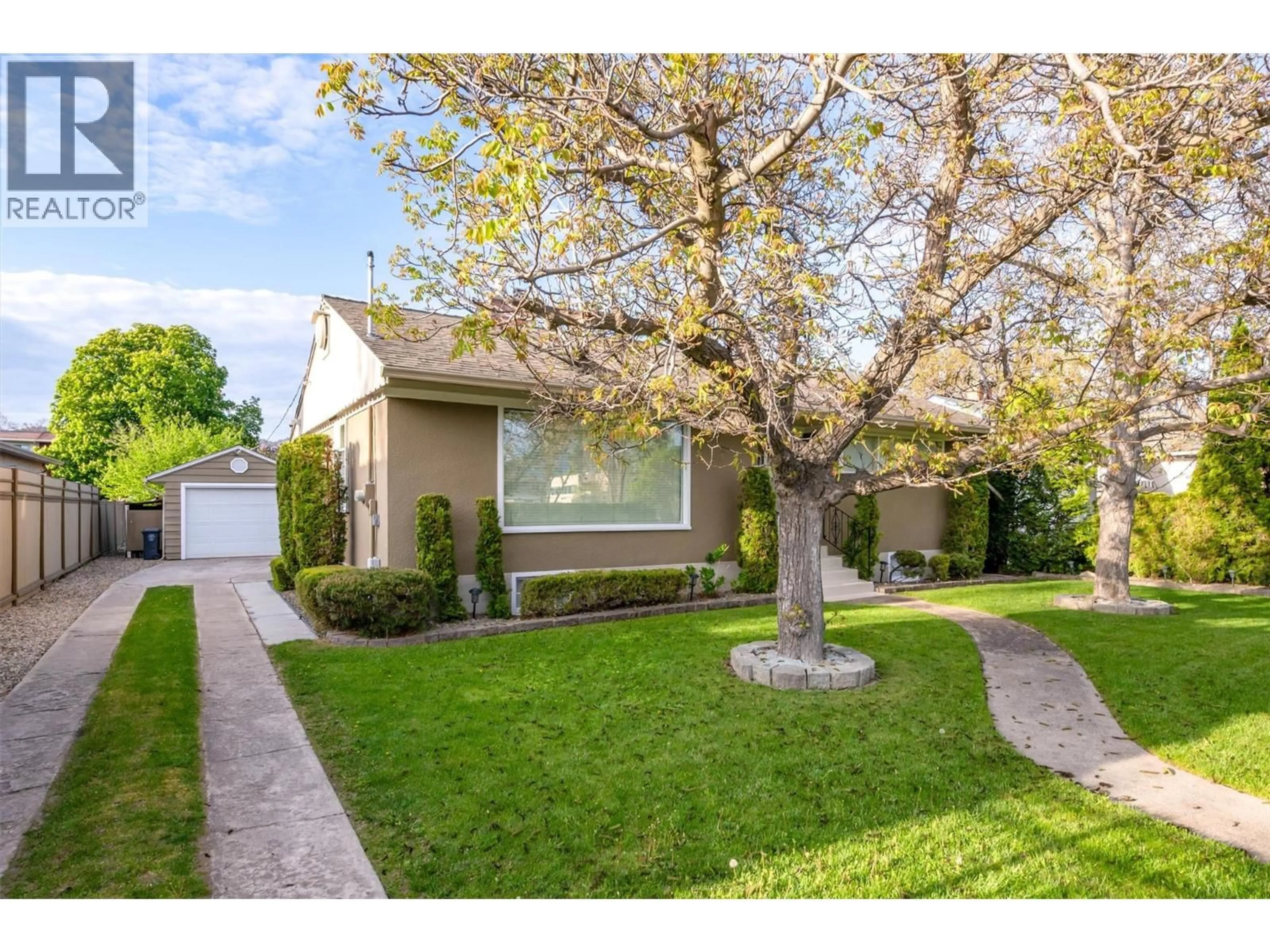Home with vinyl exterior material, street for 1040 LAURIER AVENUE, Kelowna British Columbia V1Y6B1