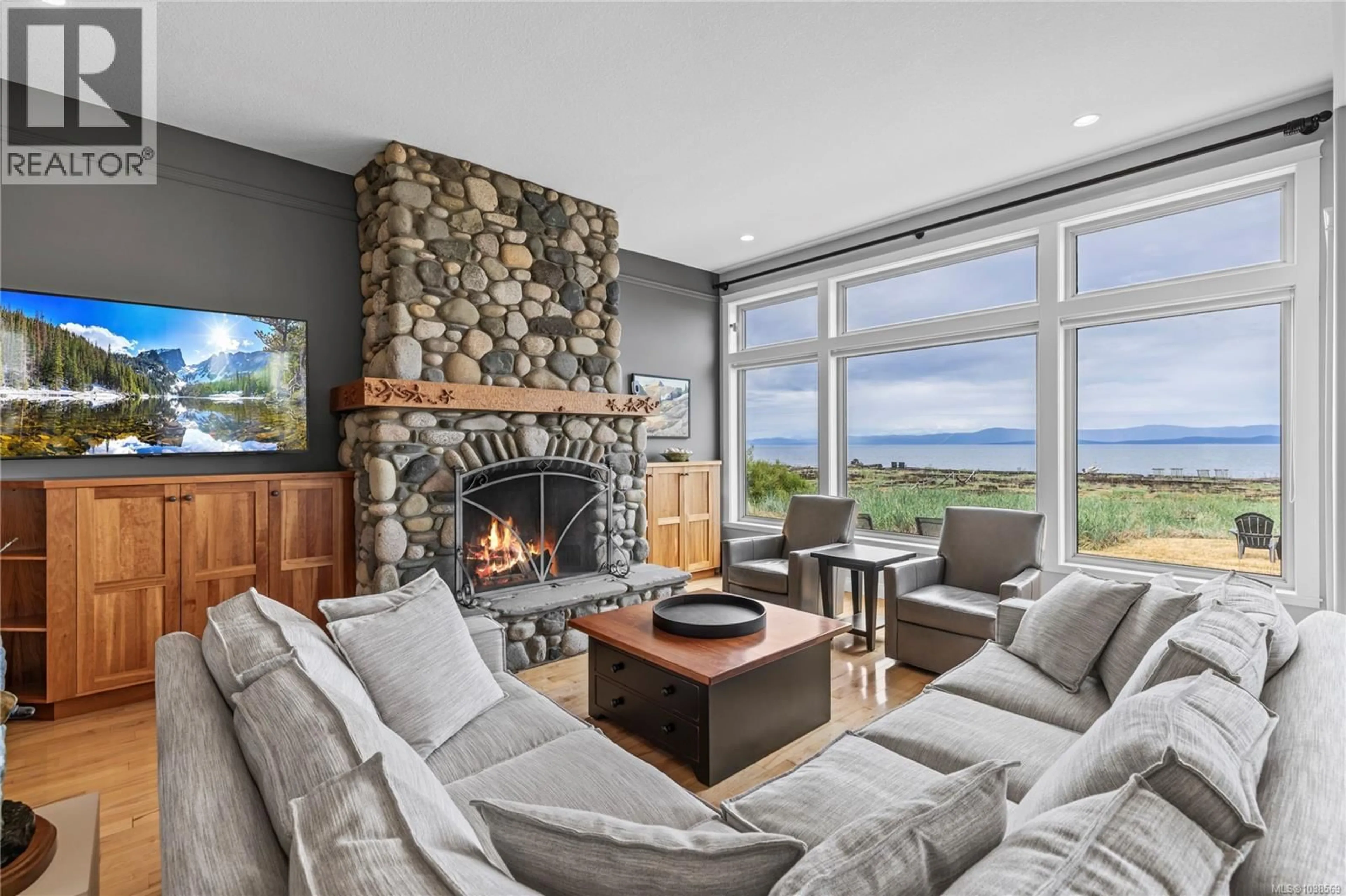 Living room with furniture, unknown for 959 MCFEELY DRIVE, Qualicum Beach British Columbia V9K2B7