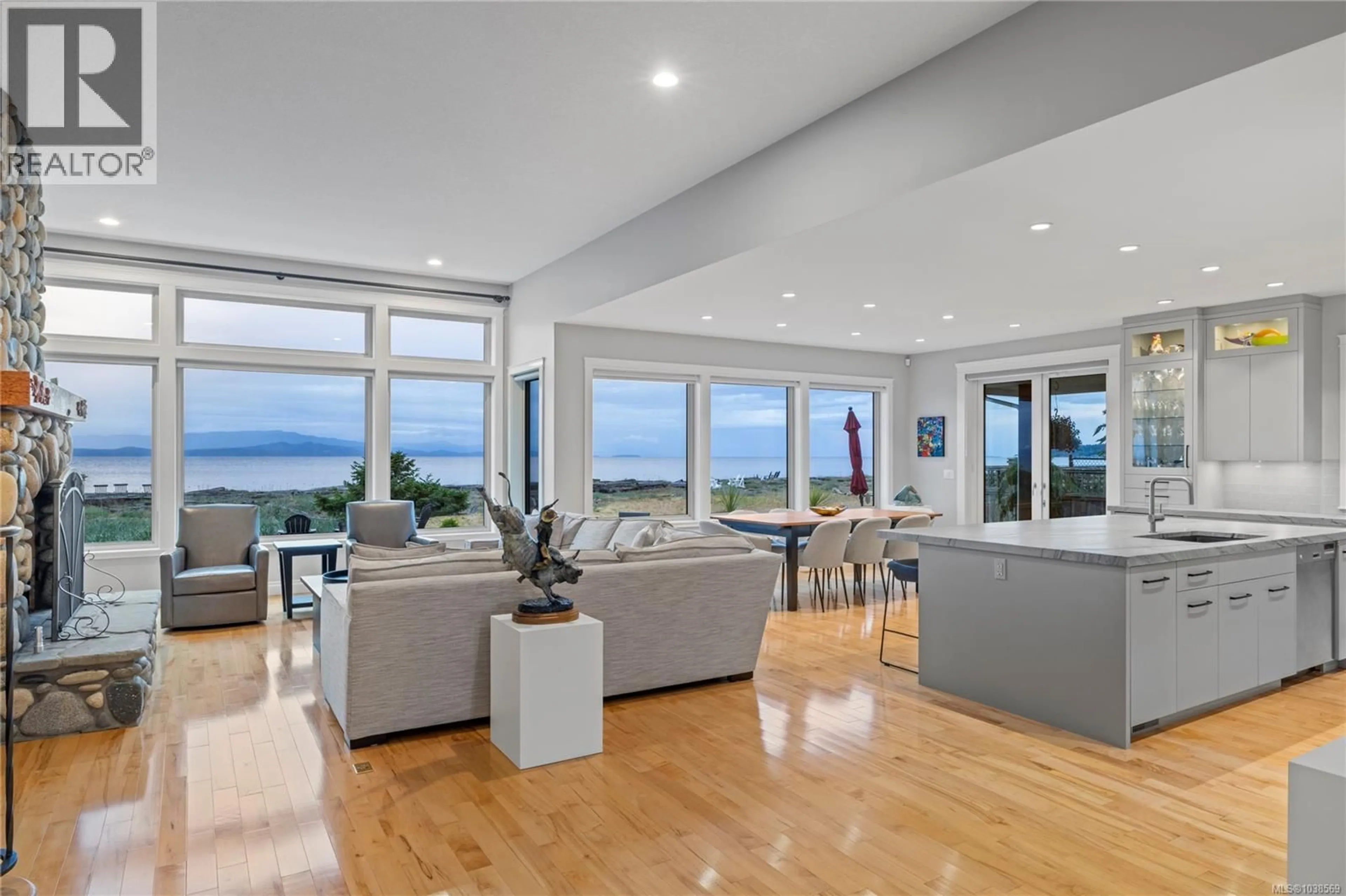Living room with furniture, unknown for 959 MCFEELY DRIVE, Qualicum Beach British Columbia V9K2B7