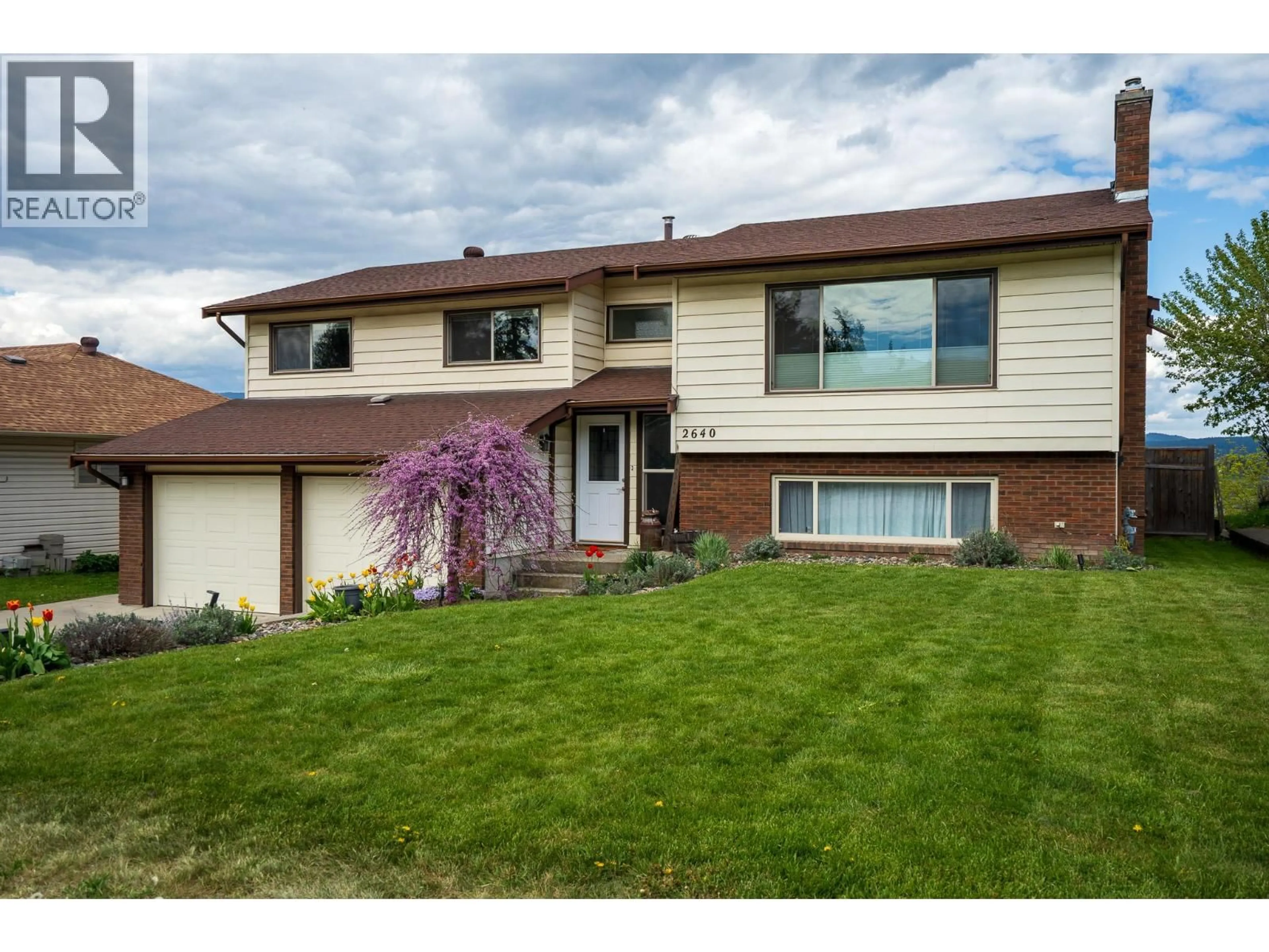 Home with vinyl exterior material, street for 2640 CATHERINE CRESCENT, Armstrong British Columbia V4Y0B3