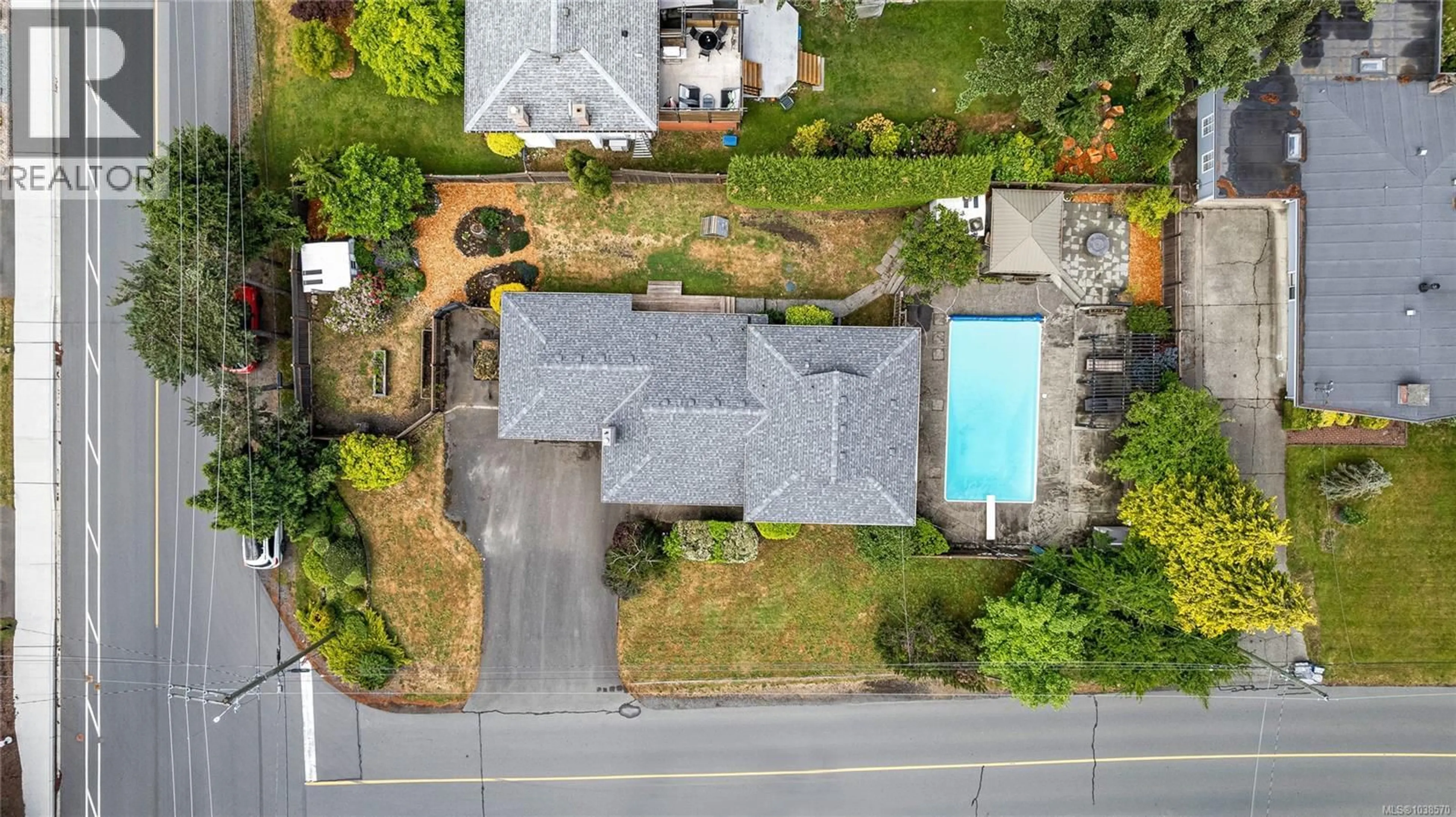 A pic from outside/outdoor area/front of a property/back of a property/a pic from drone, street for 2280 ALDEANE AVENUE, Colwood British Columbia V9B2C7
