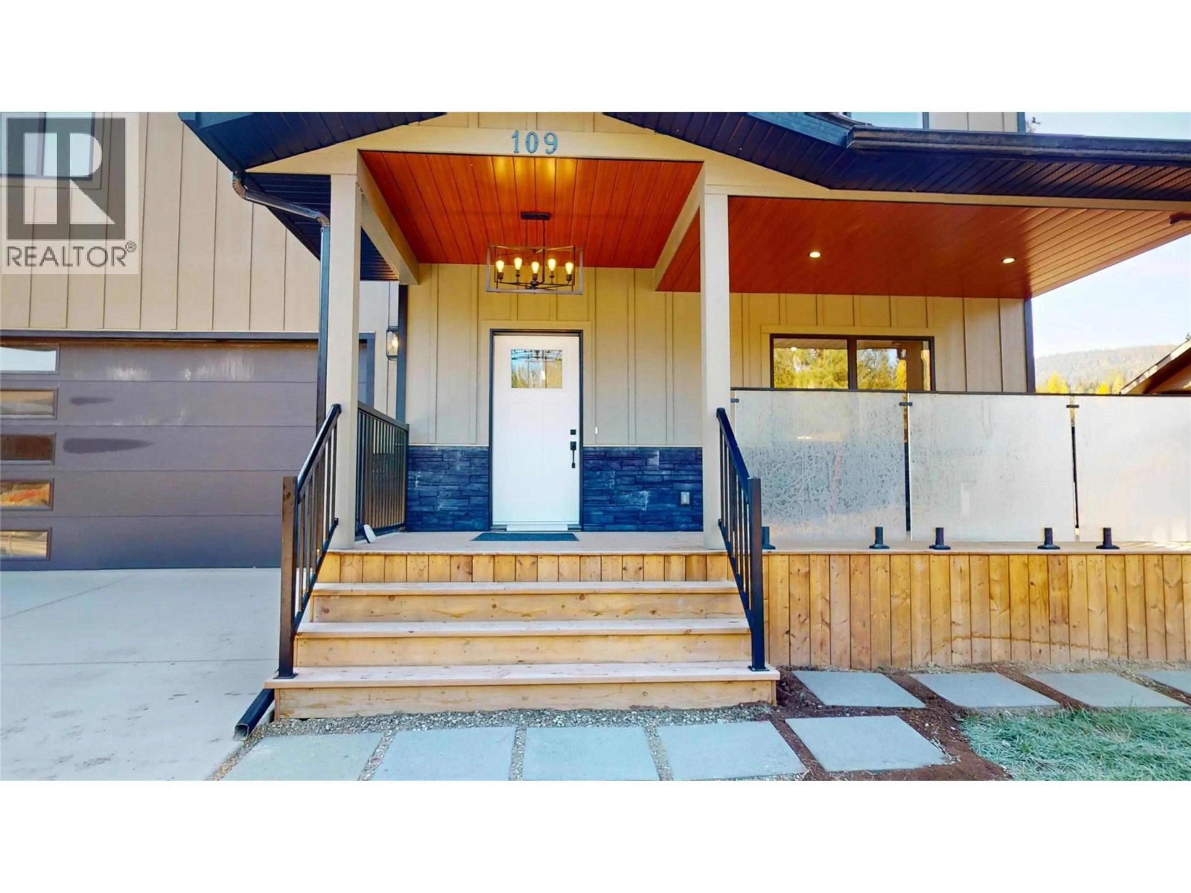 Indoor entryway for 109 RIVER DRIVE, Cranbrook British Columbia V1C0C6