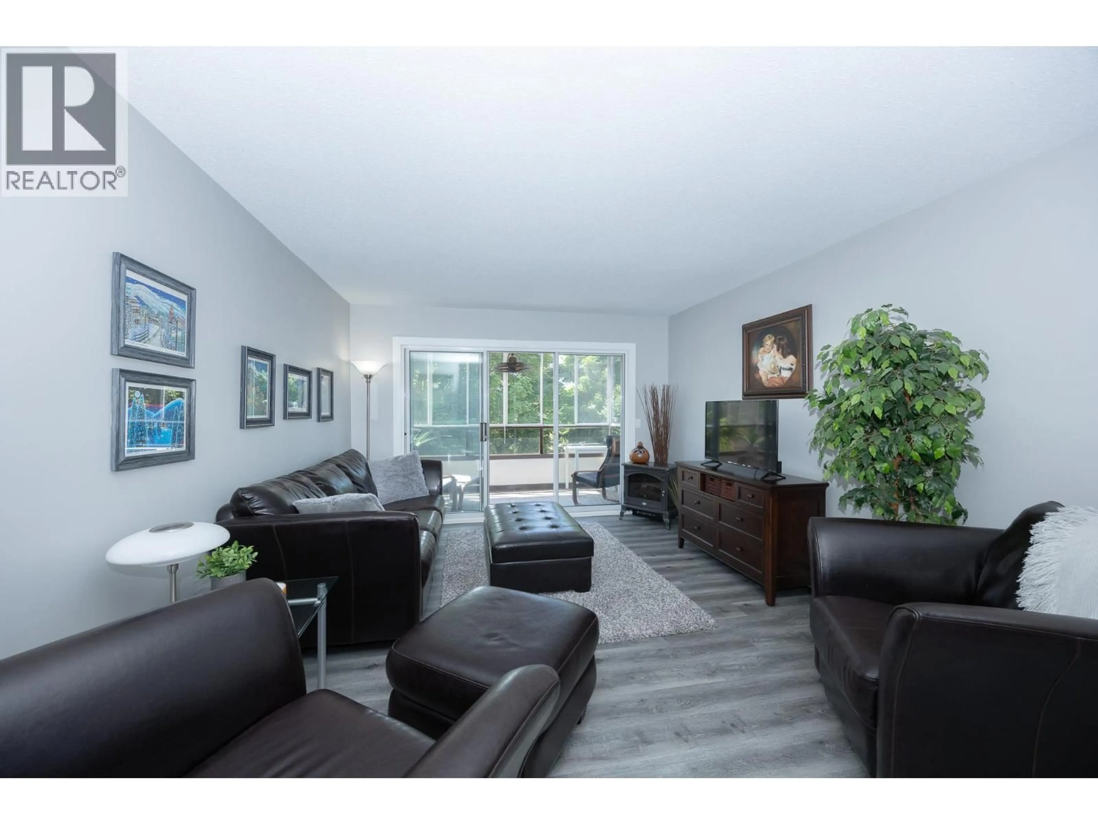 Living room with furniture, unknown for 202 - 1610 GORDON DRIVE, Kelowna British Columbia V1Y3G9