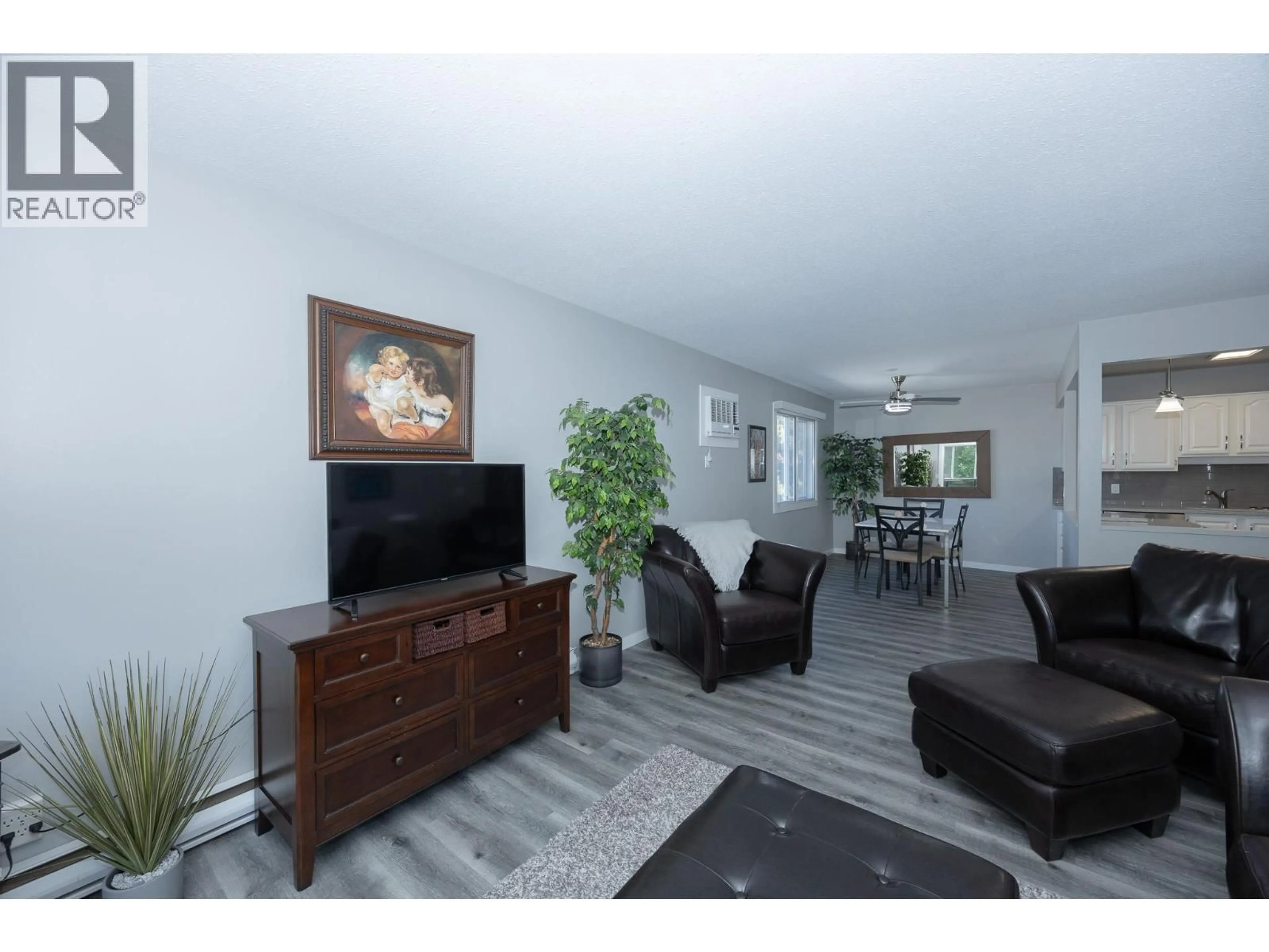 Living room with furniture, unknown for 202 - 1610 GORDON DRIVE, Kelowna British Columbia V1Y3G9