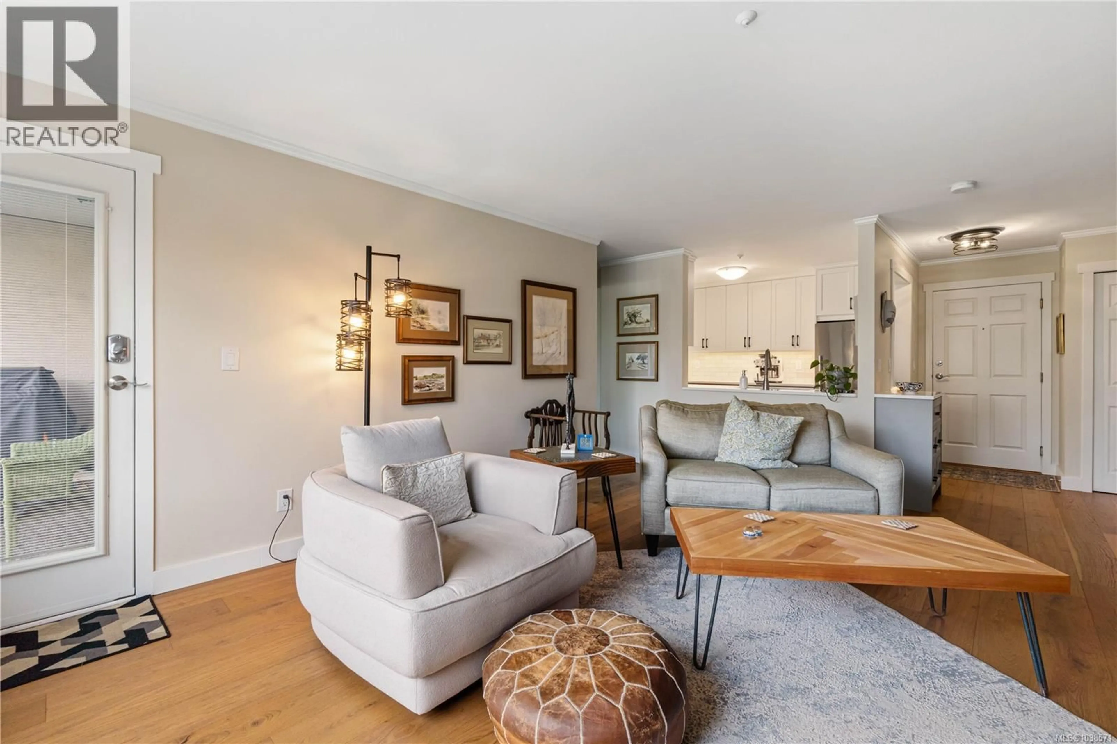 Living room with furniture, wood/laminate floor for 107 - 4965 VISTA VIEW CRESCENT, Nanaimo British Columbia V9V1S1