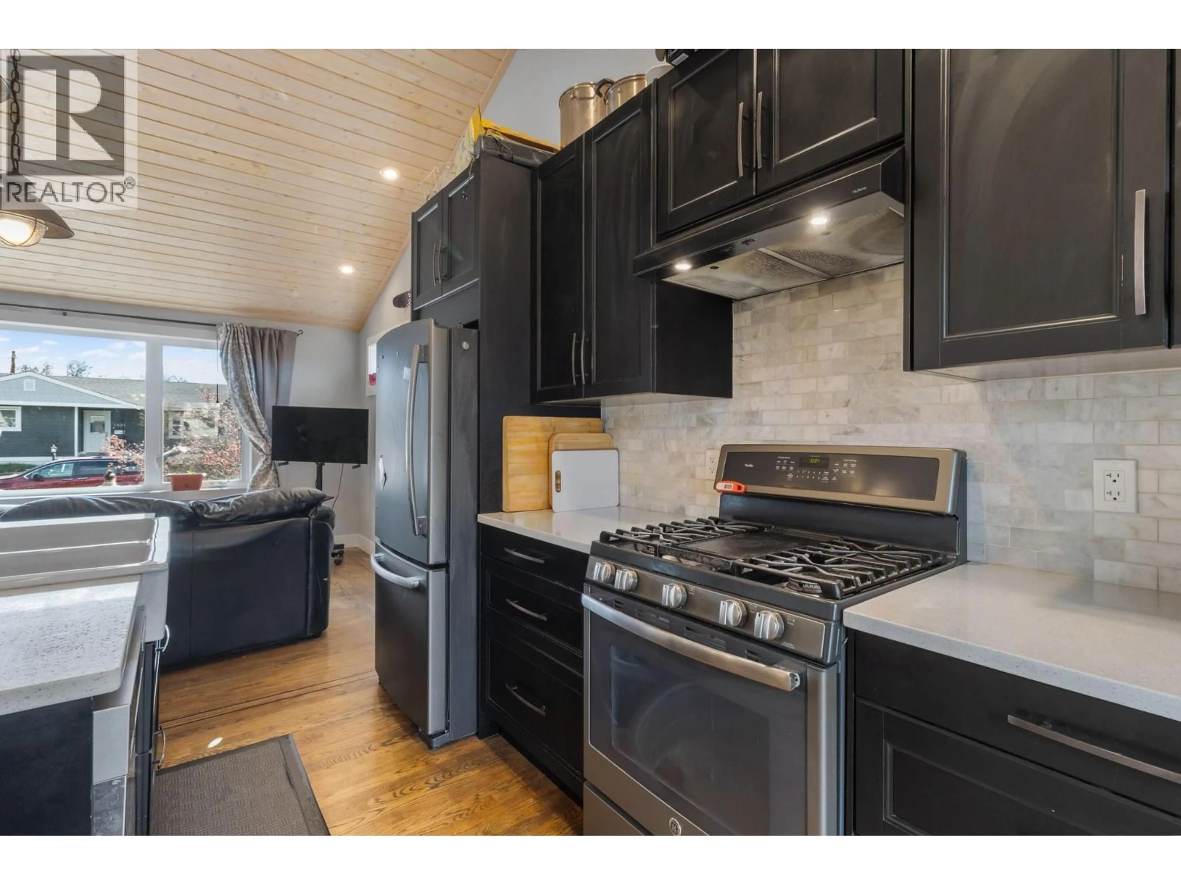 Open concept kitchen, unknown for 1892 CARRUTHERS STREET, Kelowna British Columbia V1Y3B6