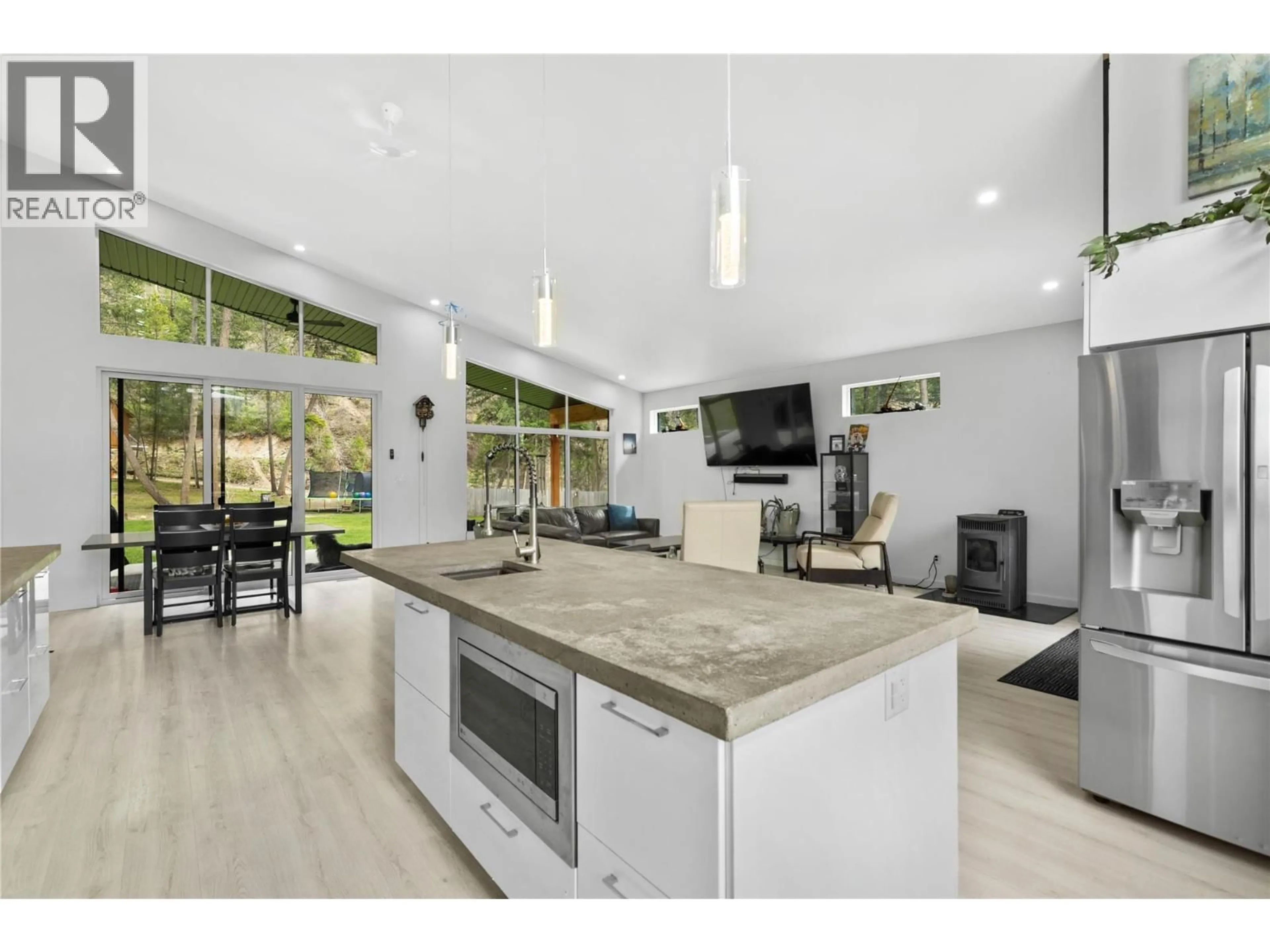 Open concept kitchen, ceramic/tile floor for 4472 POWER ROAD, Barriere British Columbia V0E1E0