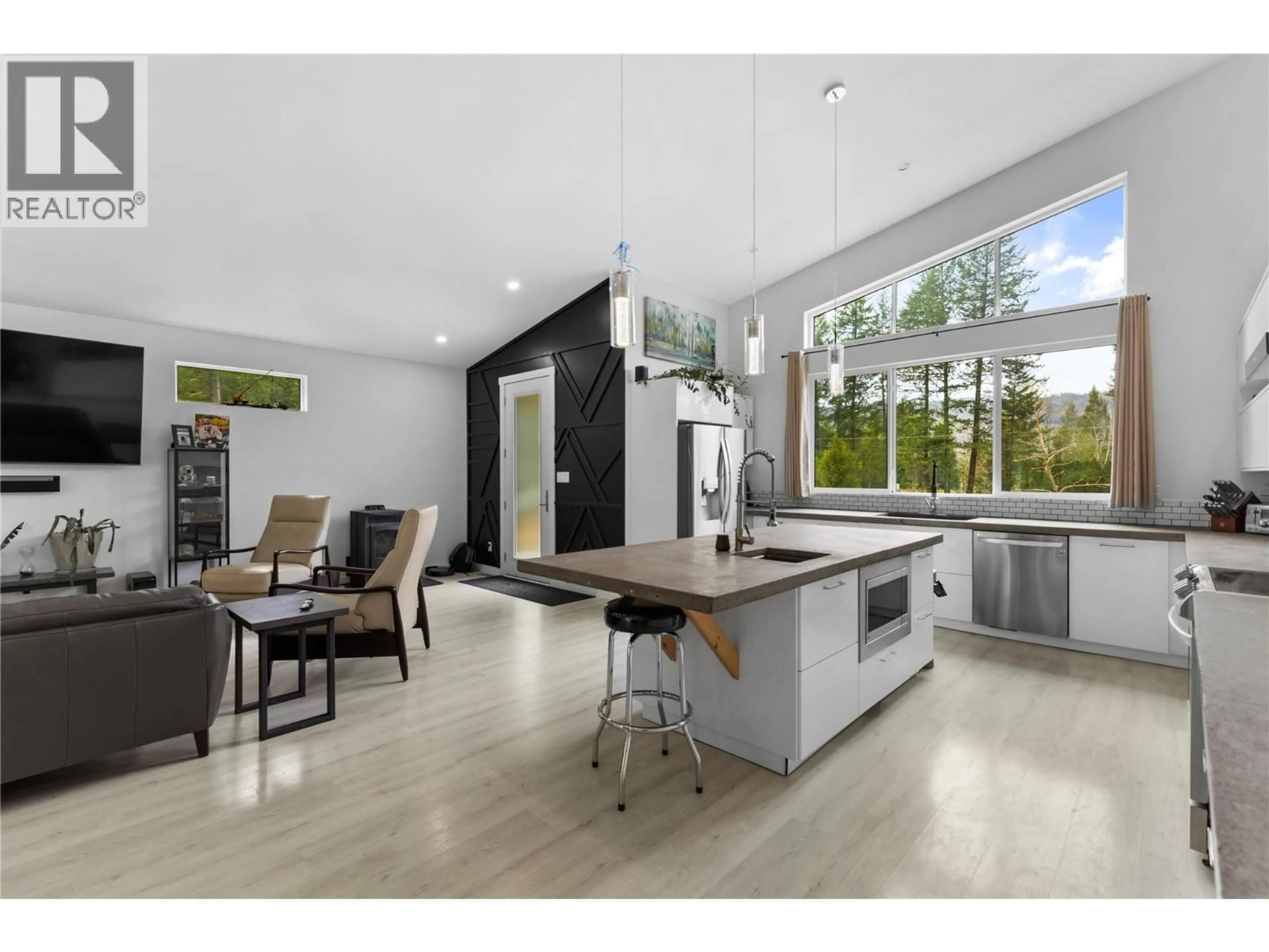 Open concept kitchen, unknown for 4472 POWER ROAD, Barriere British Columbia V0E1E0