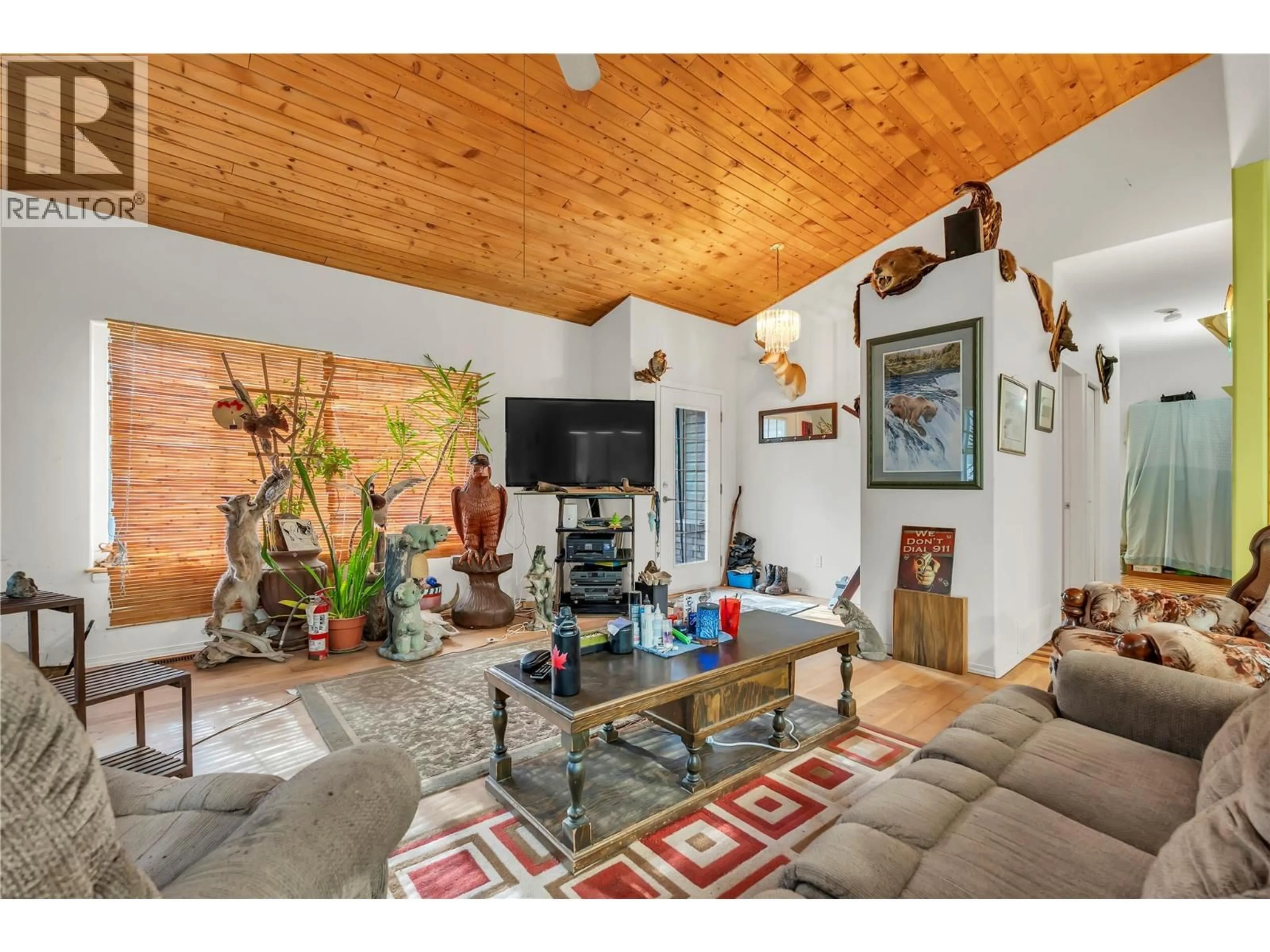 Living room with furniture, unknown for 523 GRAND ORO ROAD, Kaleden British Columbia V0H1K0