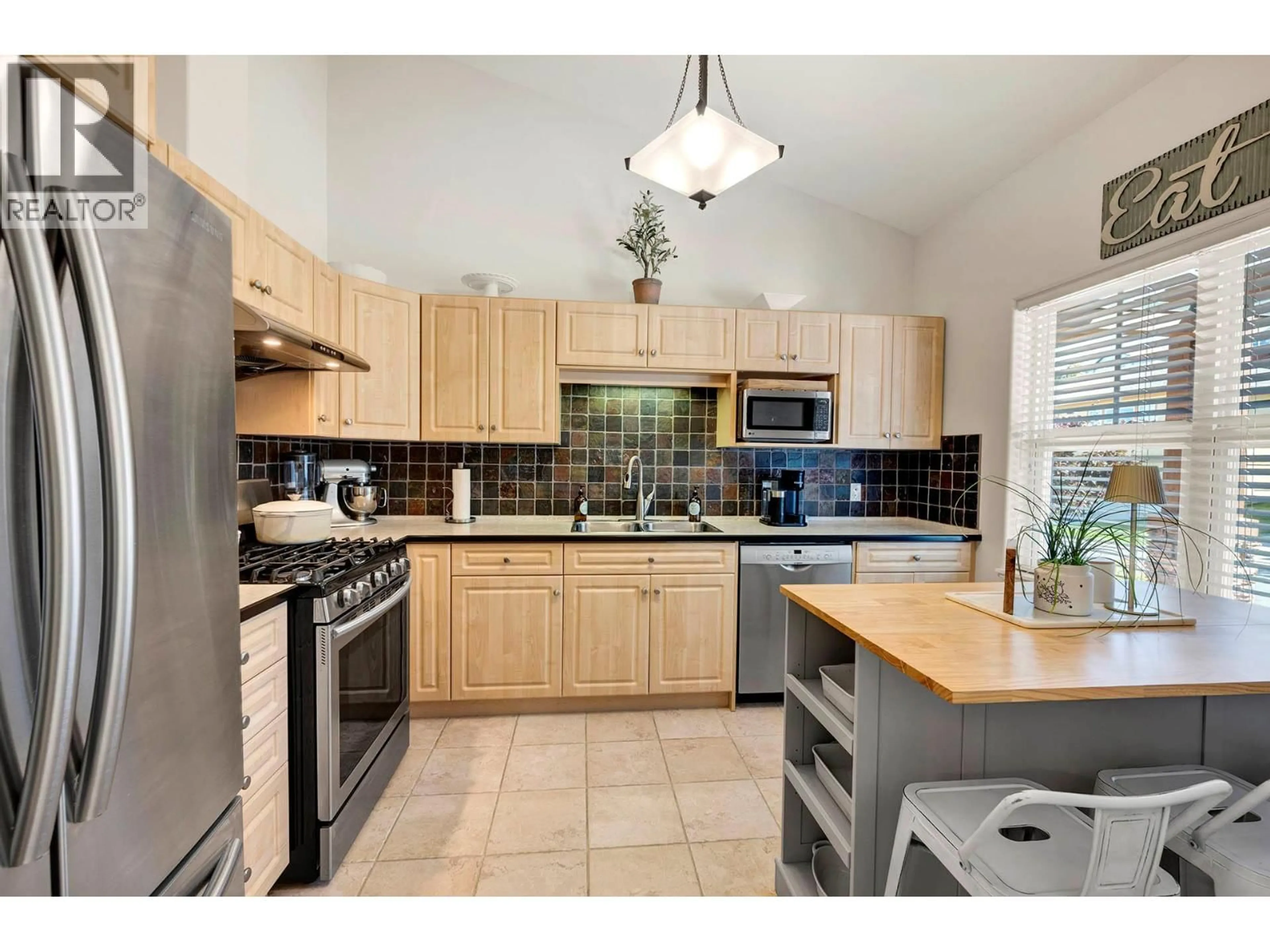 Open concept kitchen, ceramic/tile floor for 33 - 1055 ABERDEEN DRIVE, Kamloops British Columbia V1S2A7
