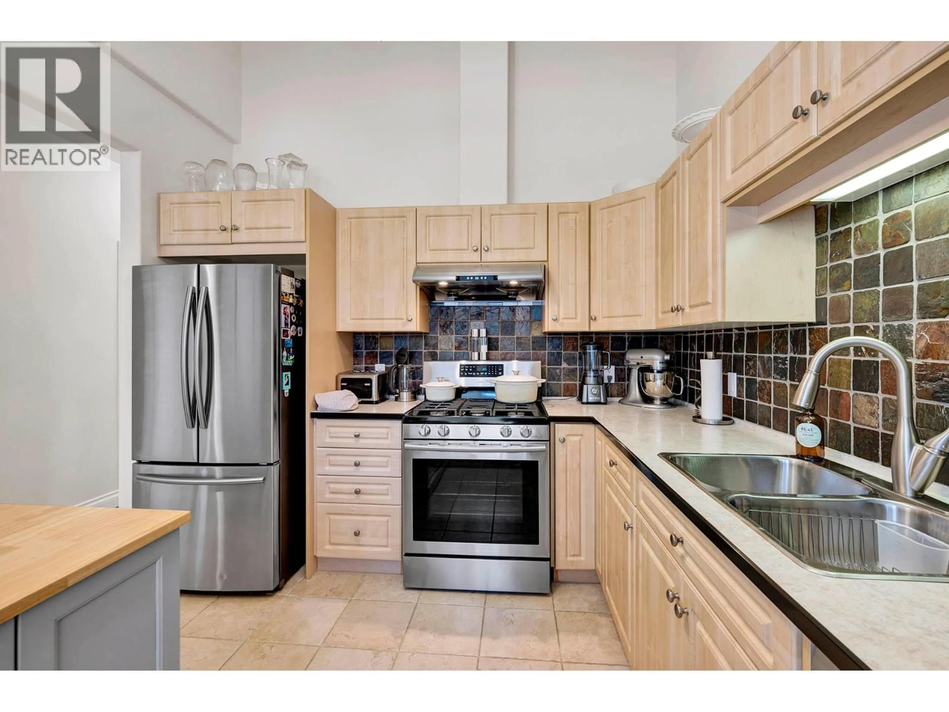 Unknown for 33 - 1055 ABERDEEN DRIVE, Kamloops British Columbia V1S2A7