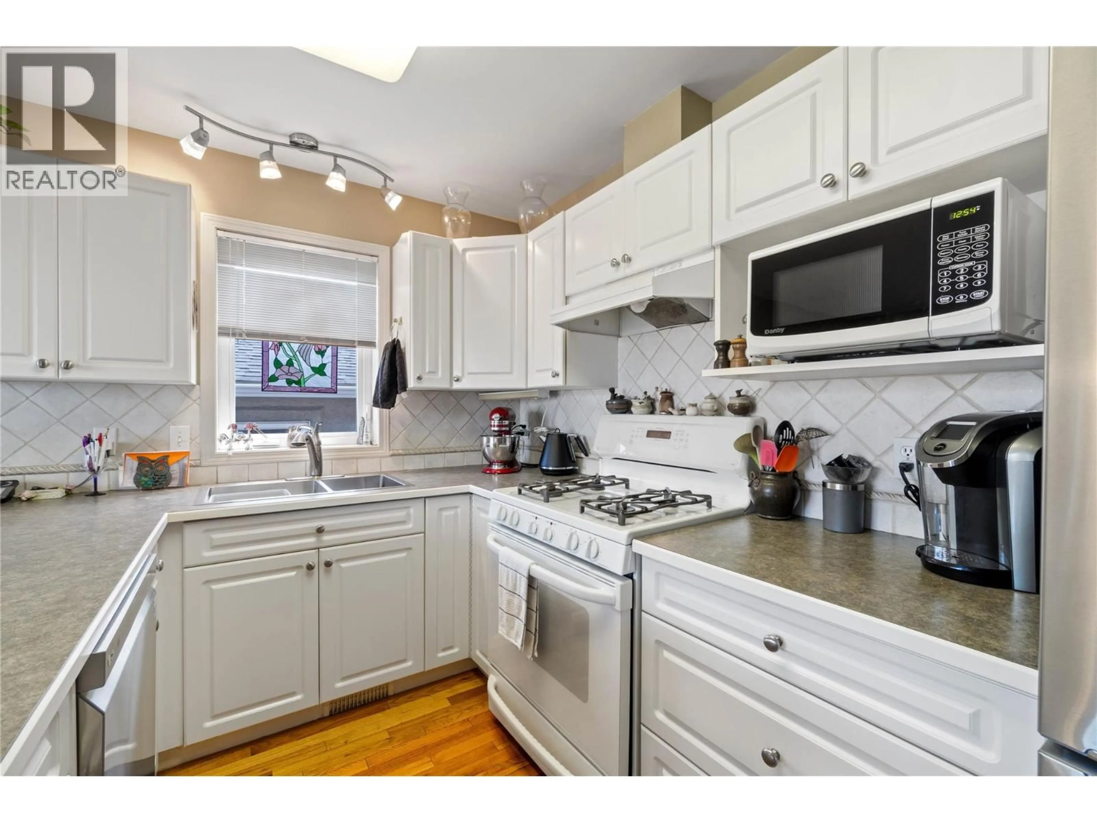 Standard kitchen, unknown for 20 - 255 PEMBERTON TERRACE, Kamloops British Columbia V2C6R2