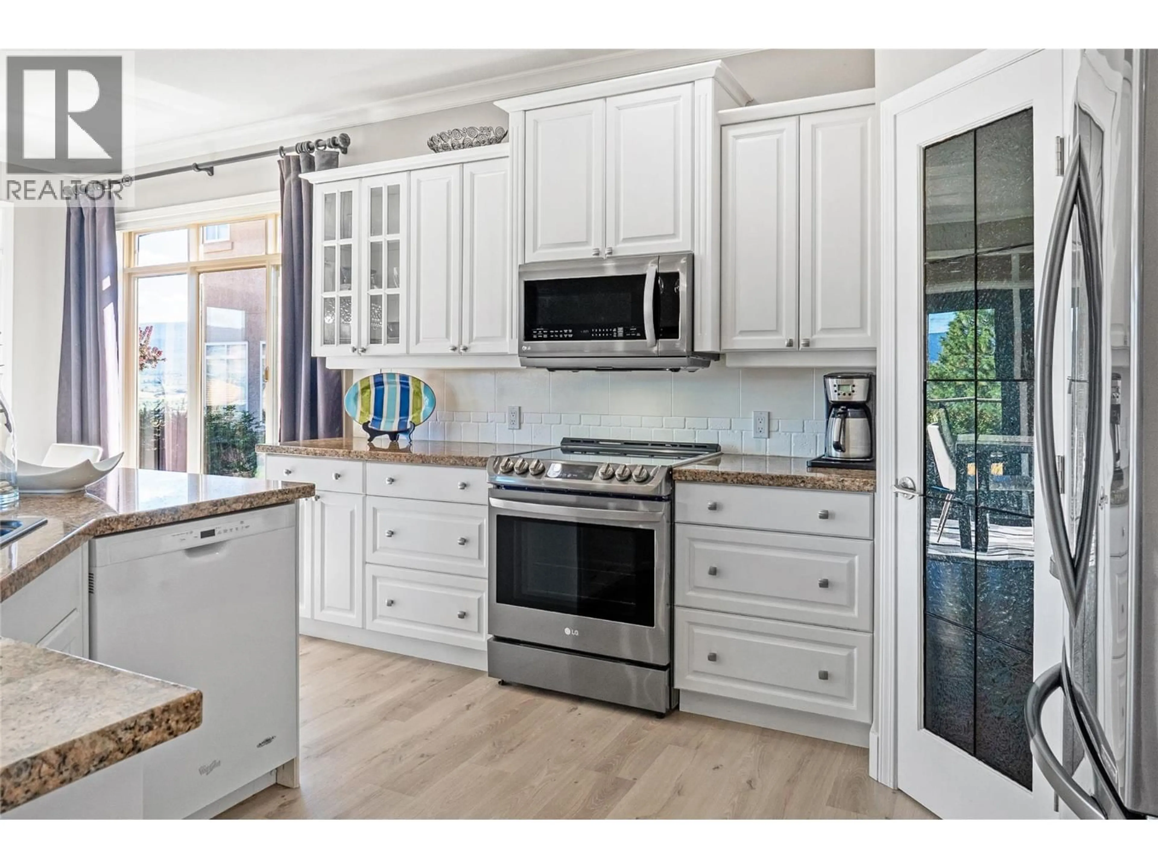 Open concept kitchen, ceramic/tile floor for 14 - 2213 WADDINGTON COURT, Kelowna British Columbia V1V2P4