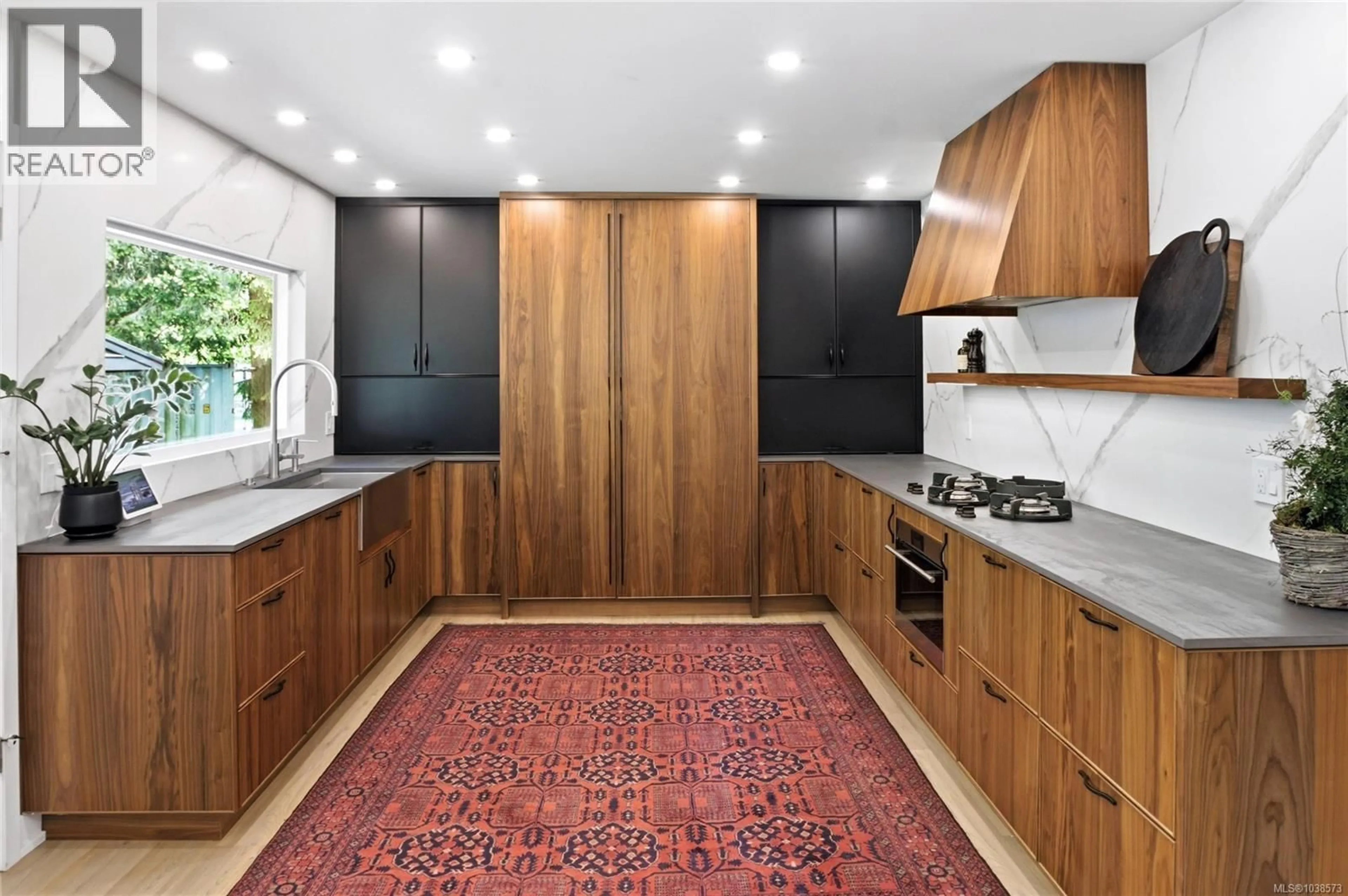 Contemporary kitchen, unknown for 560 KAY STREET, Saanich British Columbia V8Z2L3